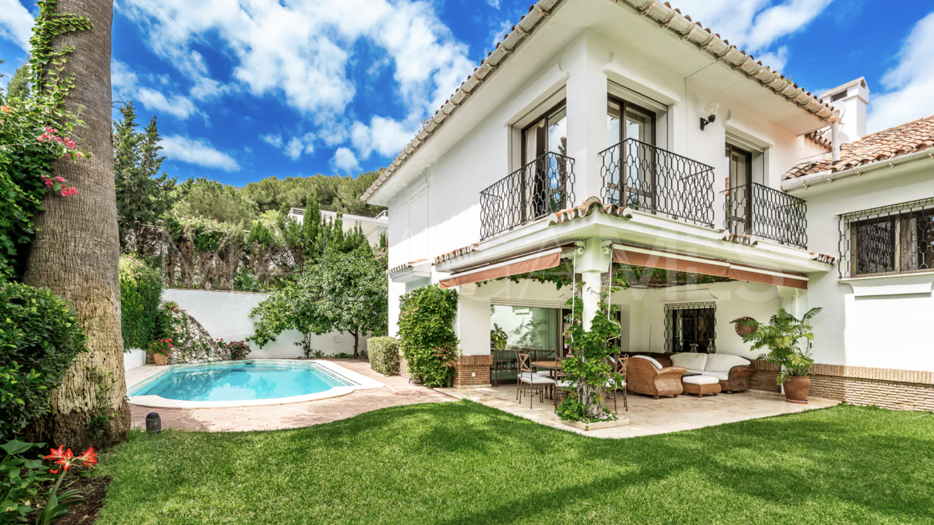 Villa for sale in Los Monteros Playa