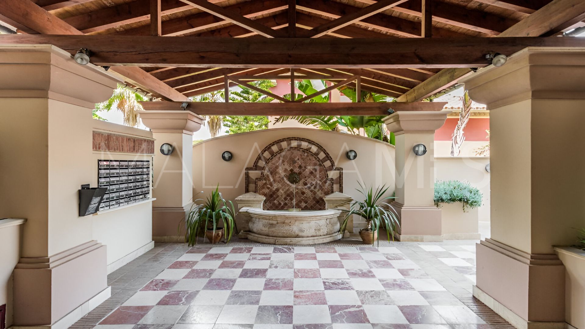 Buy 2 bedrooms apartment in San Pedro de Alcantara