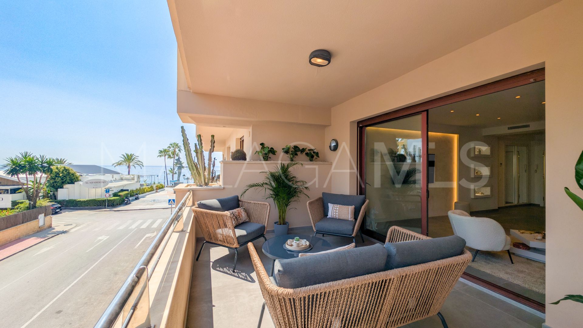 Buy 2 bedrooms apartment in San Pedro de Alcantara