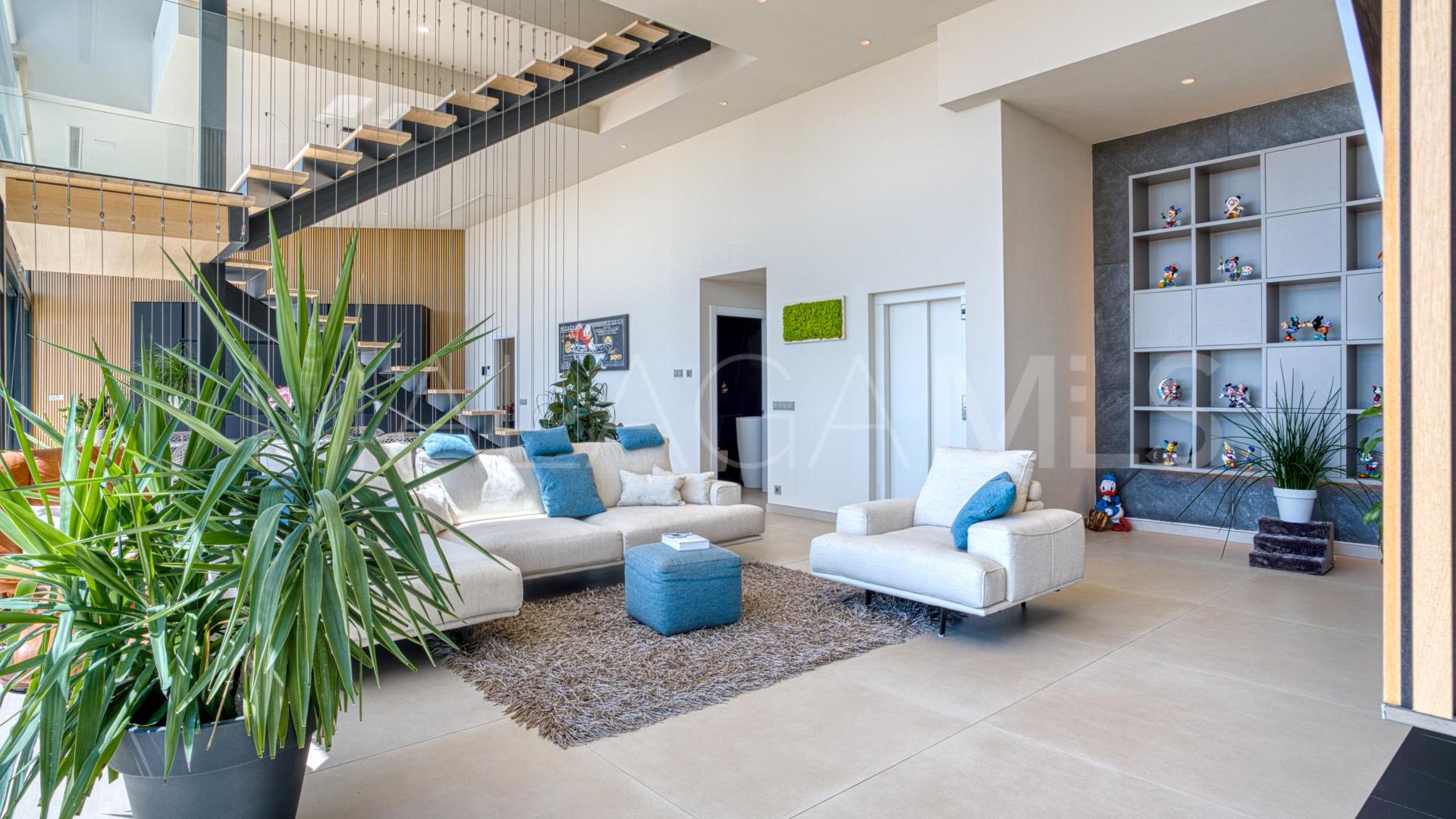 Buy Los Altos de los Monteros villa with 4 bedrooms