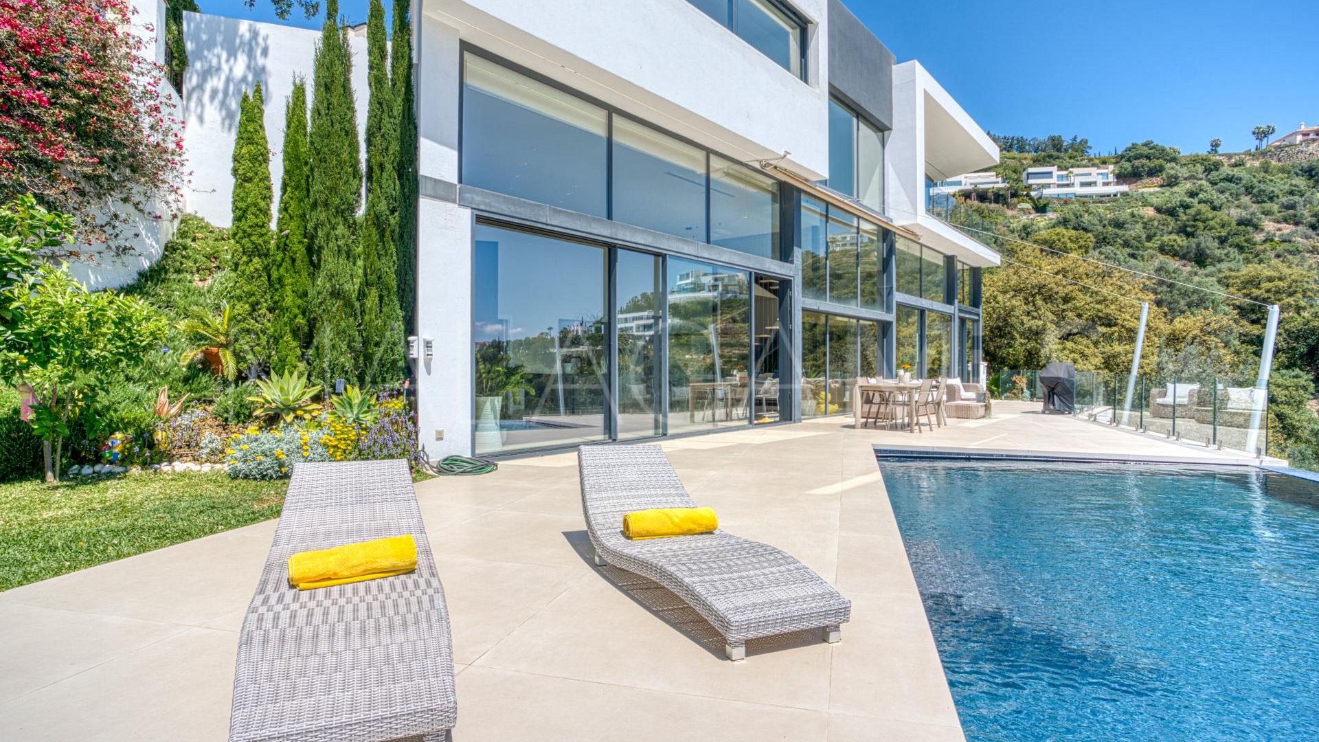 Buy Los Altos de los Monteros villa with 4 bedrooms