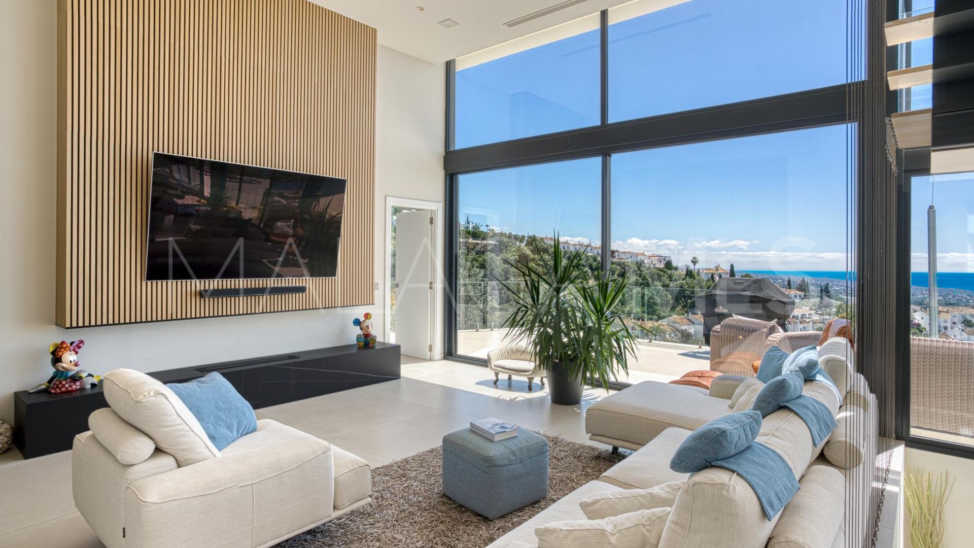 Buy Los Altos de los Monteros villa with 4 bedrooms