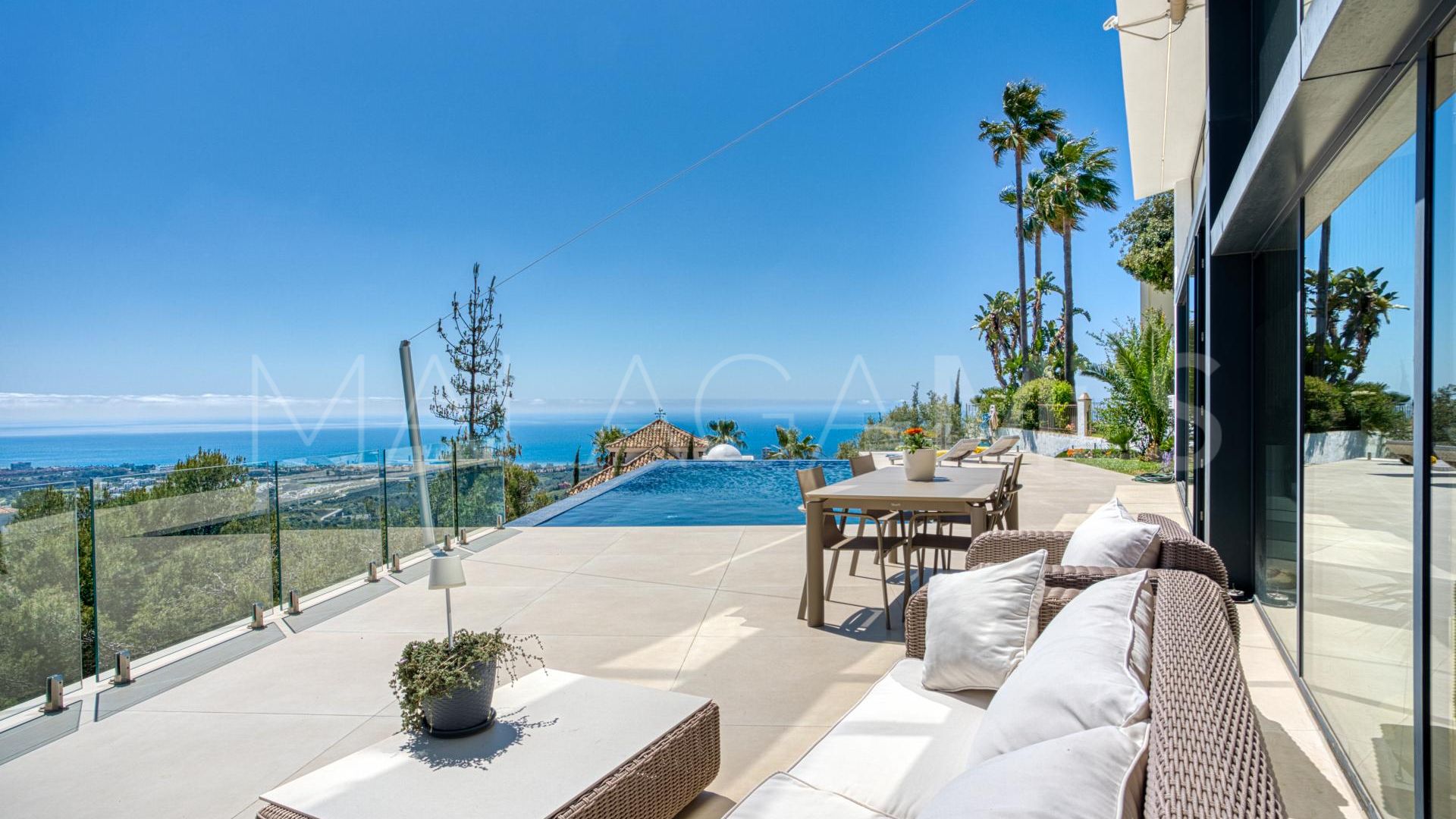 Buy Los Altos de los Monteros villa with 4 bedrooms