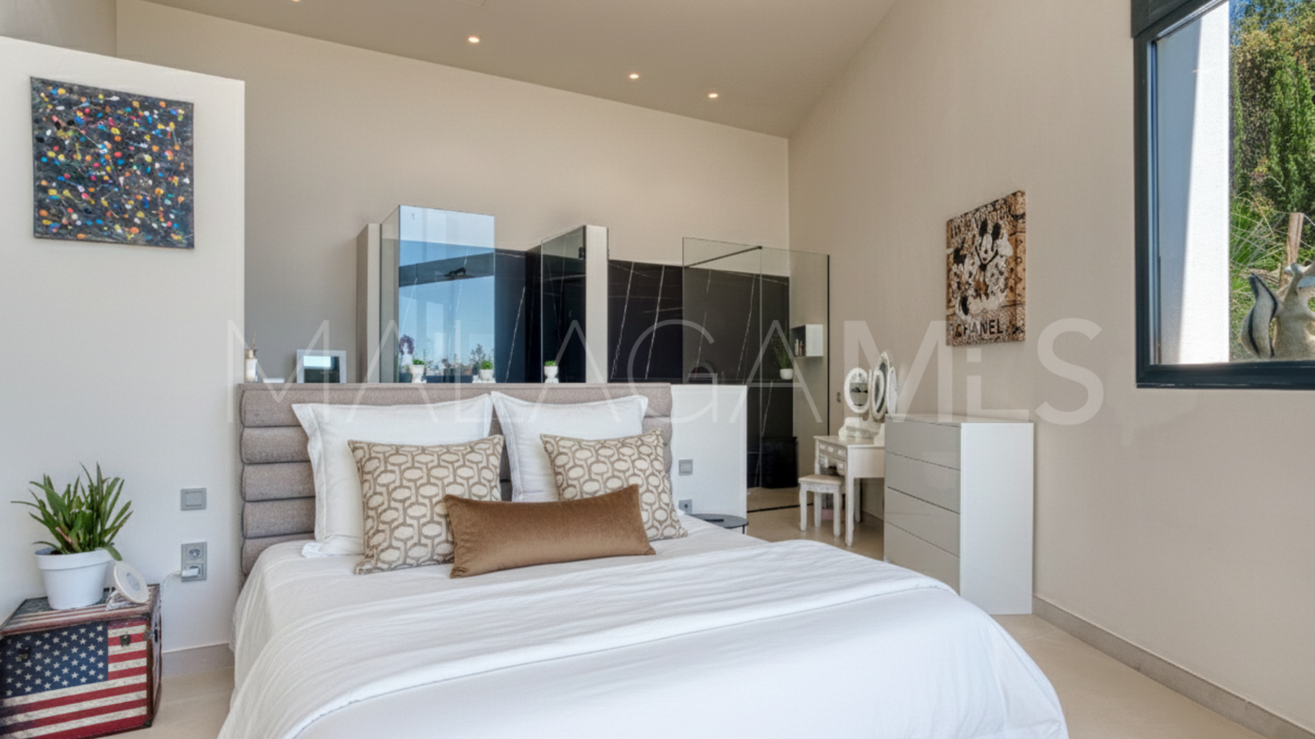 Buy Los Altos de los Monteros villa with 4 bedrooms