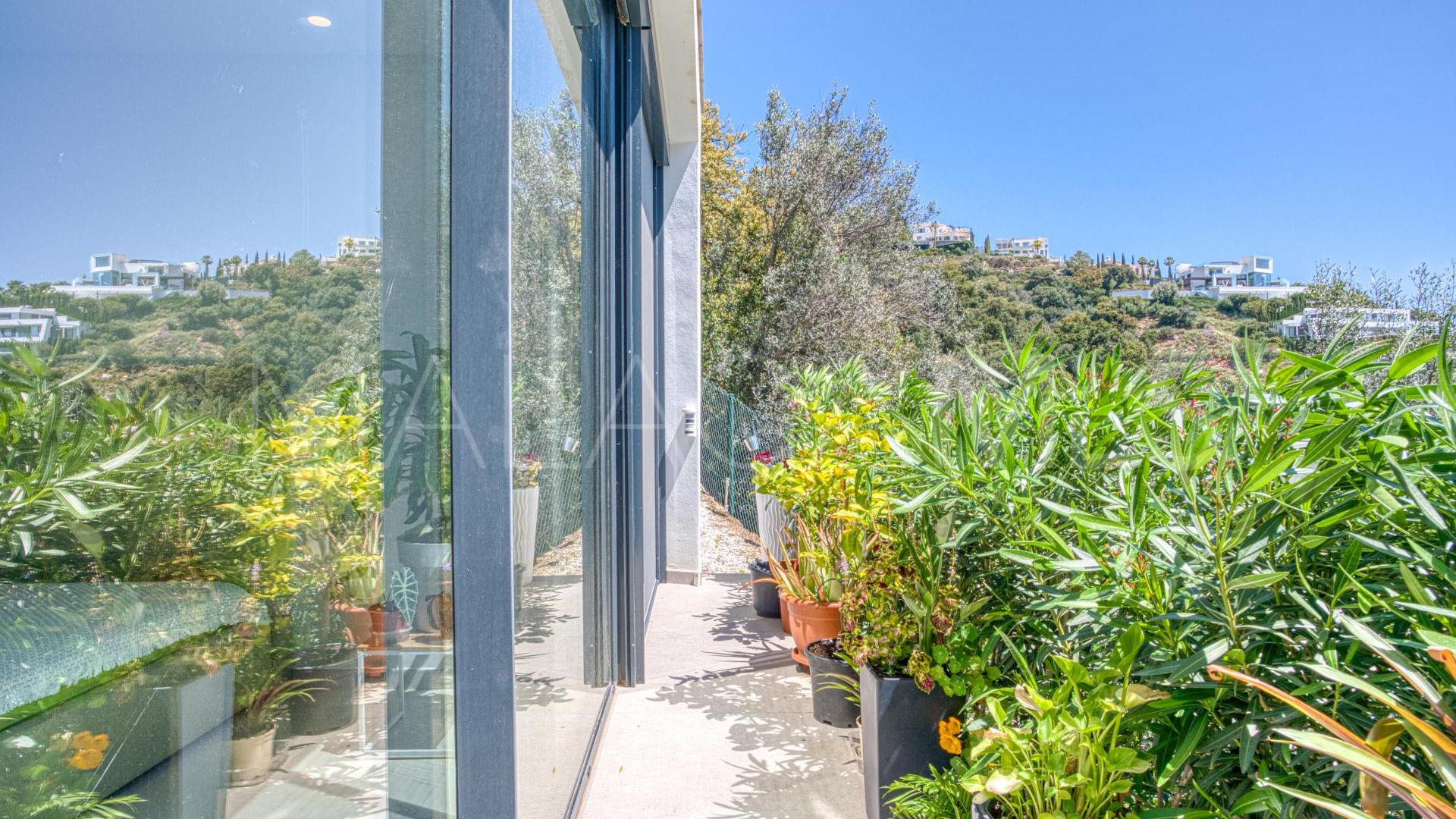 Buy Los Altos de los Monteros villa with 4 bedrooms