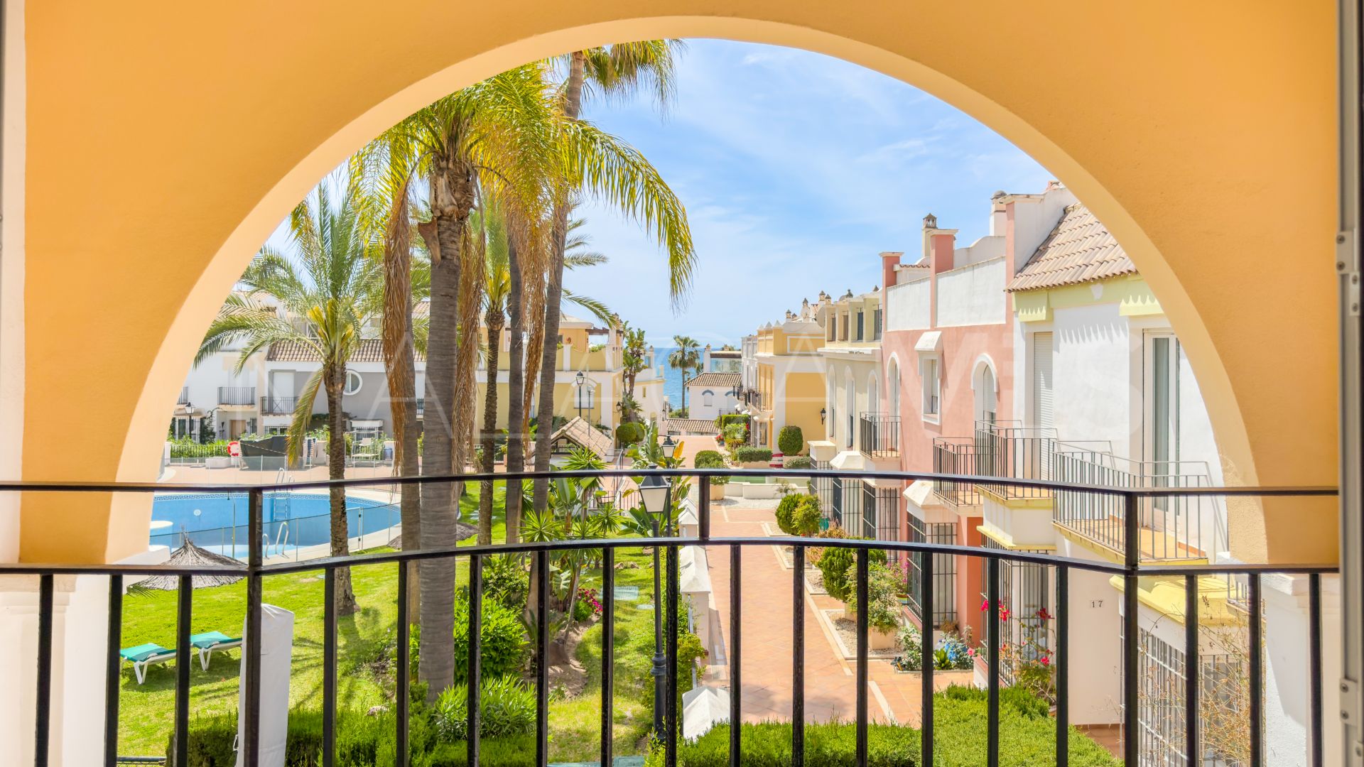 Dunas de Bahia Marbella 3 bedrooms town house for sale