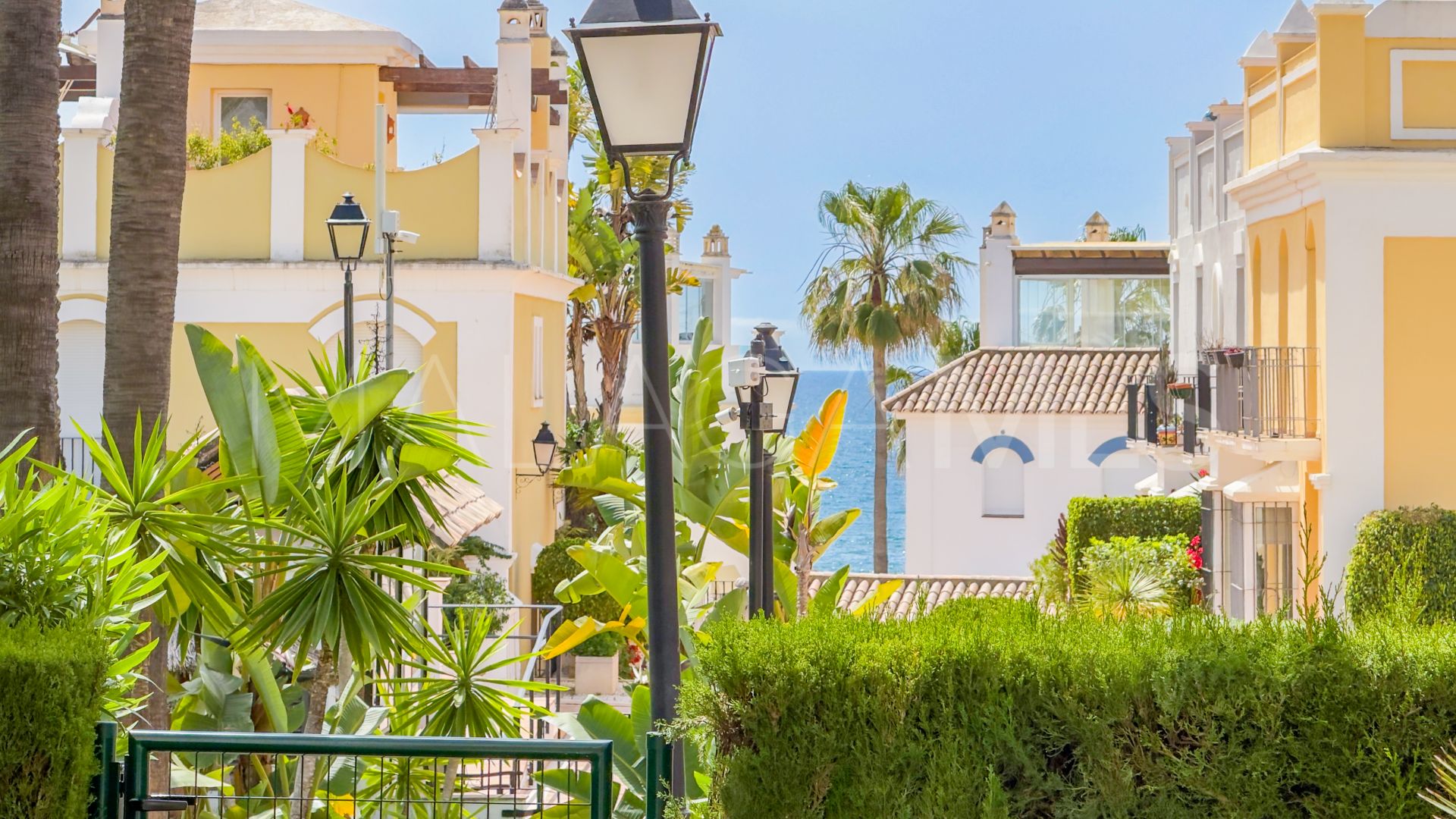 Dunas de Bahia Marbella 3 bedrooms town house for sale