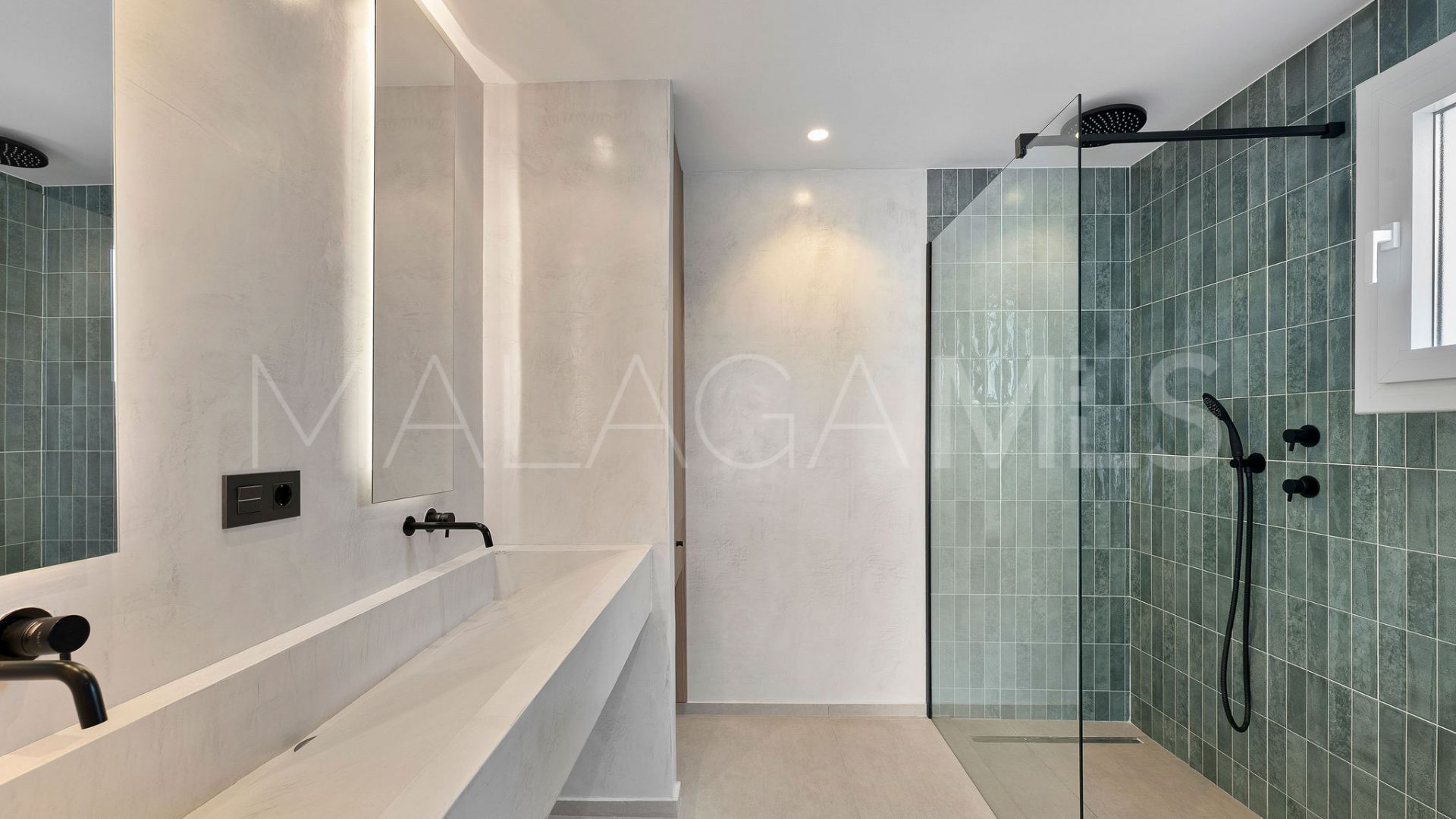 Takvåning for sale in Aloha Gardens