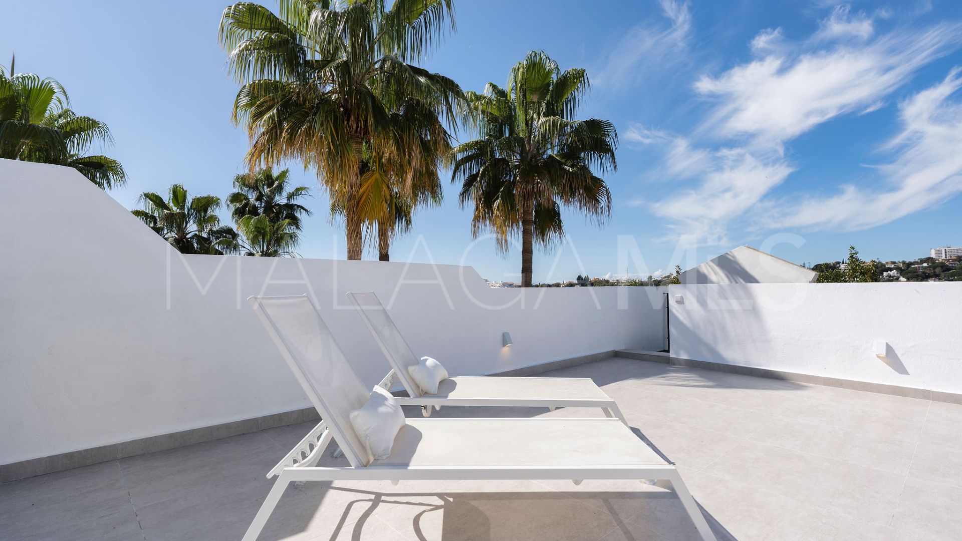 Takvåning for sale in Aloha Gardens