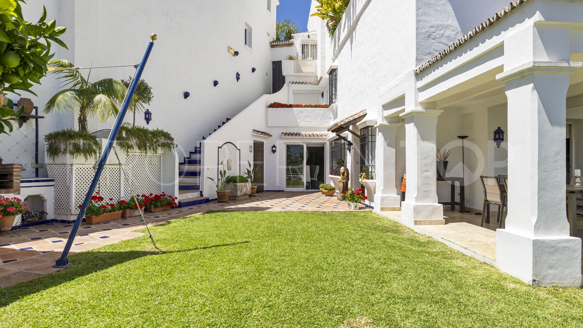 Town house for sale in Marbella - Puerto Banus with 4 bedrooms