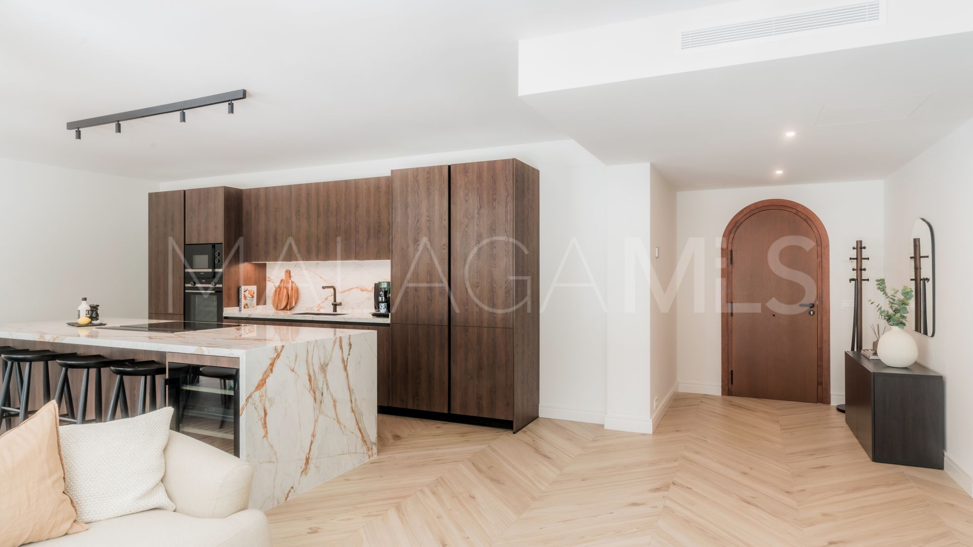 Buy apartamento planta baja in Golden Mile with 4 bedrooms