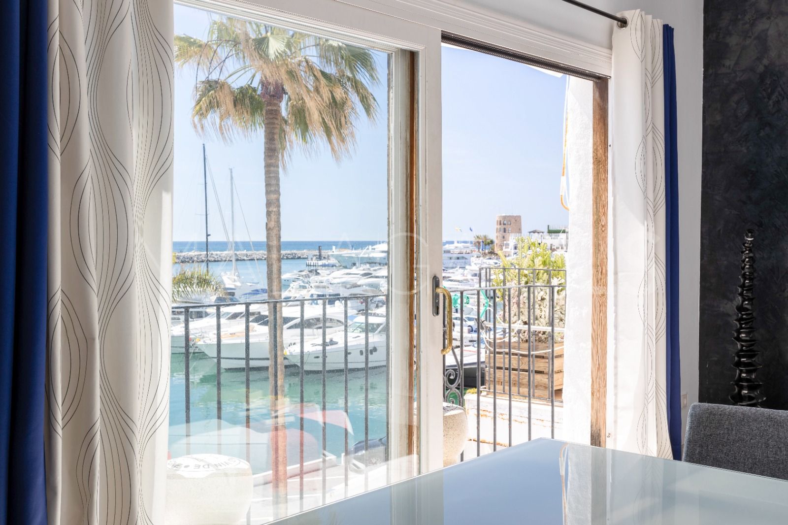 For sale apartment with 3 bedrooms in Marbella - Puerto Banus