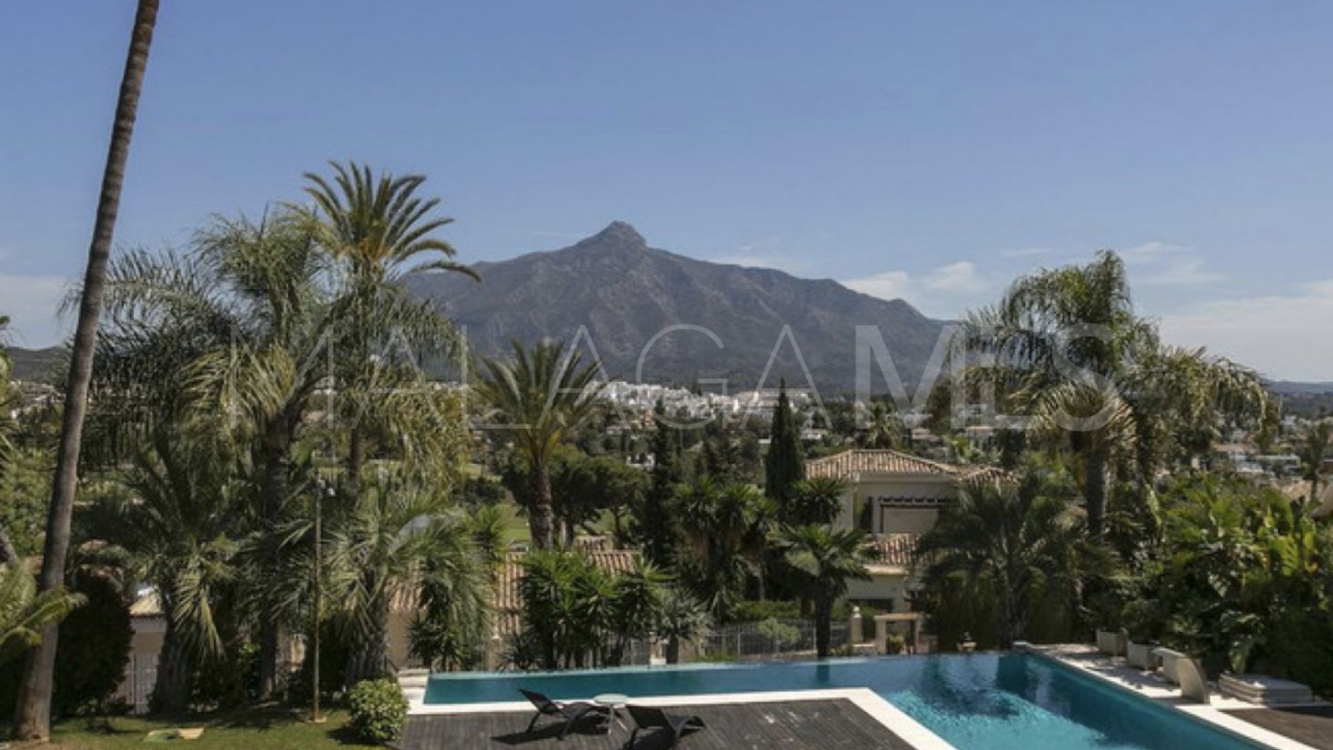 Villa for sale in Las Brisas