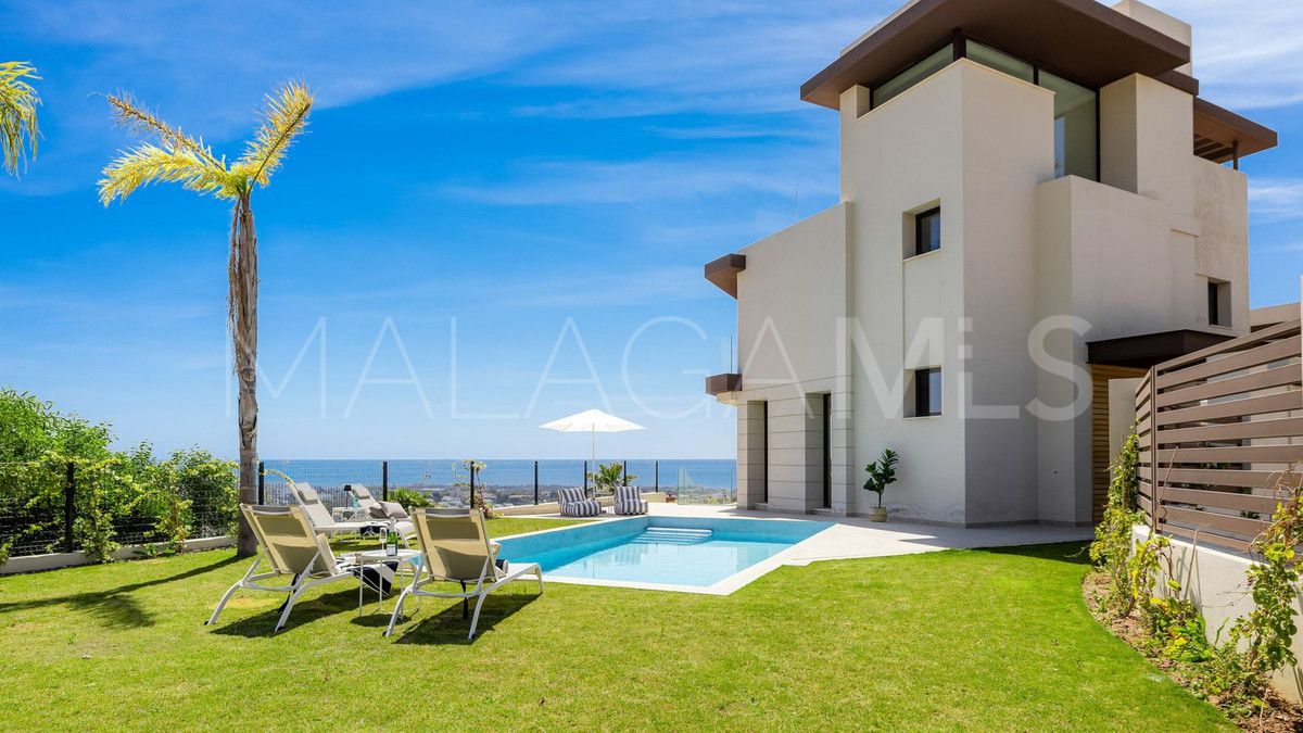 Villa pareada with 4 bedrooms for sale in Benahavis