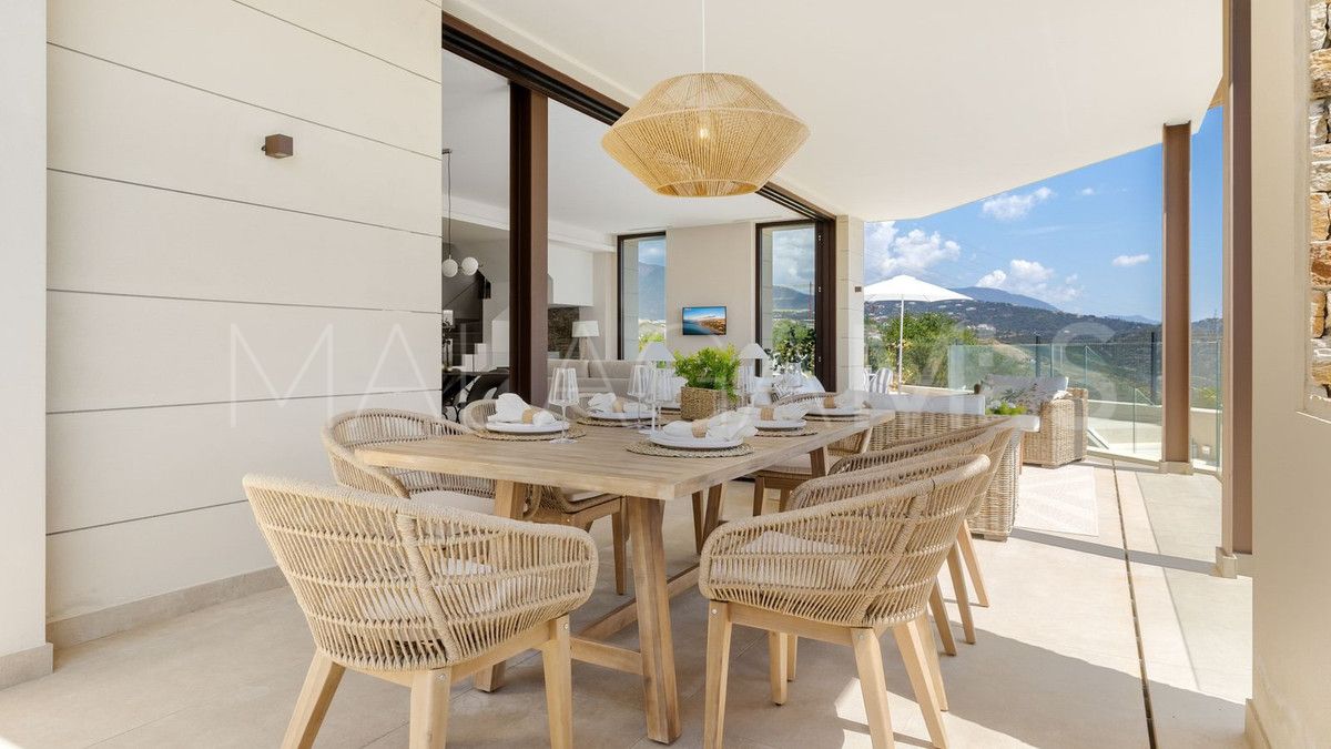 Villa pareada with 4 bedrooms for sale in Benahavis