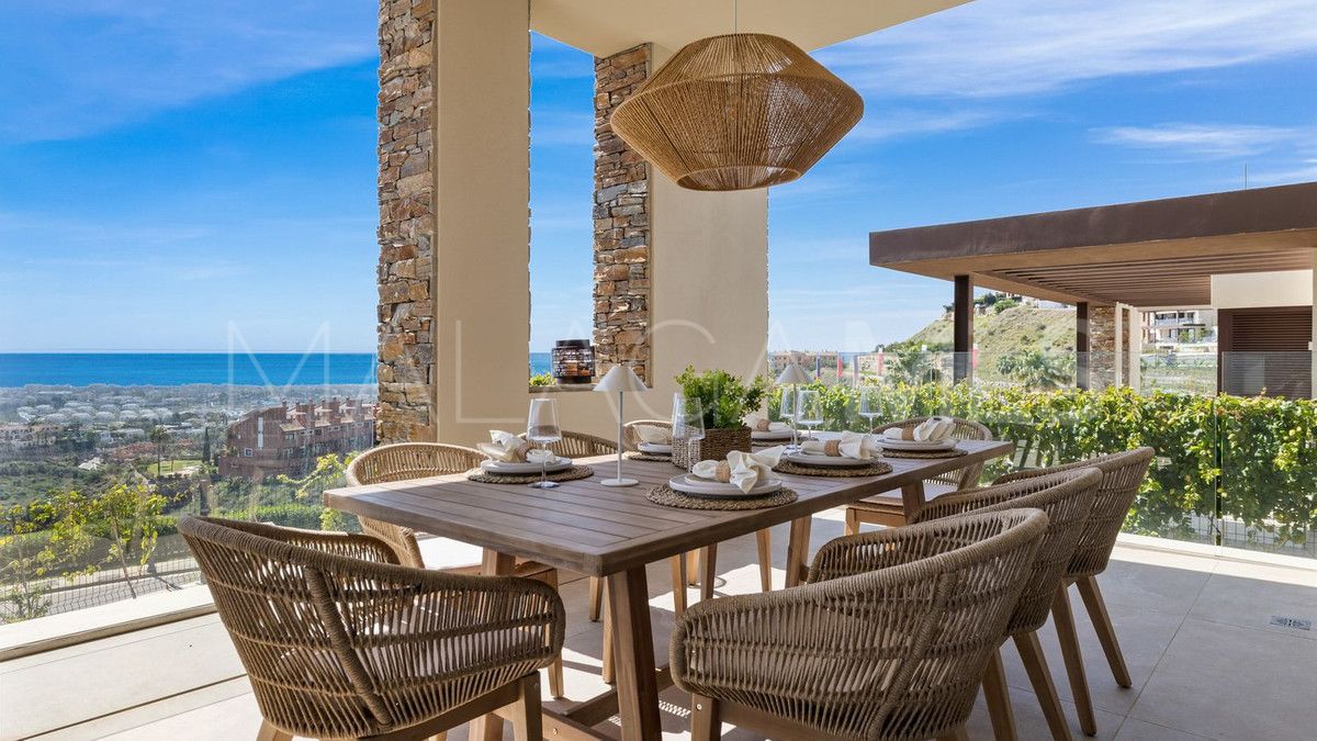 Villa pareada with 4 bedrooms for sale in Benahavis