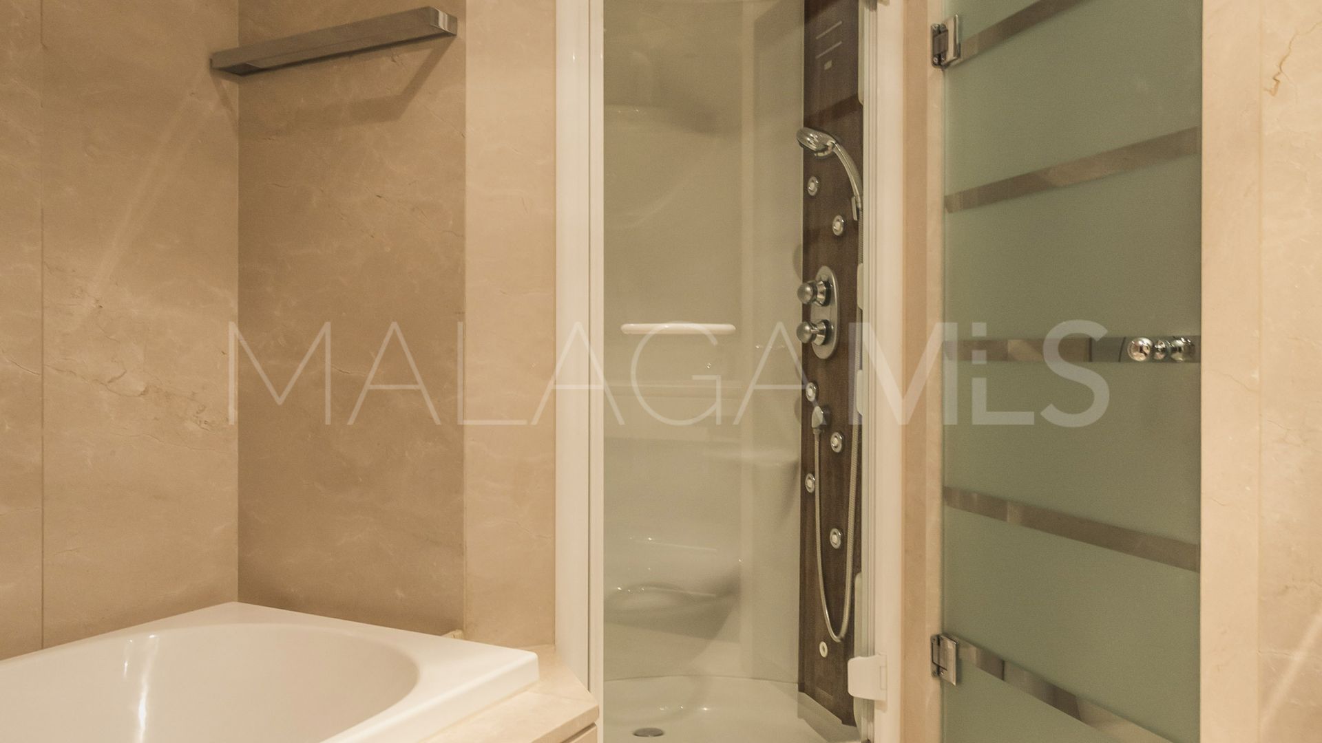 Apartamento planta baja a la venta in Marbella - Puerto Banus with 2 bedrooms