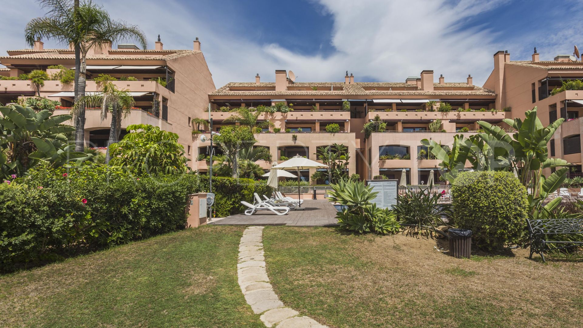 For sale ground floor apartment with 2 bedrooms in Marbella - Puerto Banus