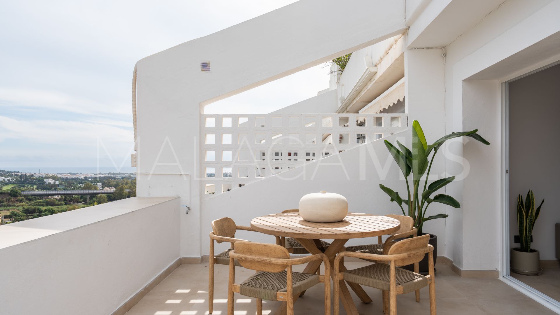 Buy apartment in La Quinta