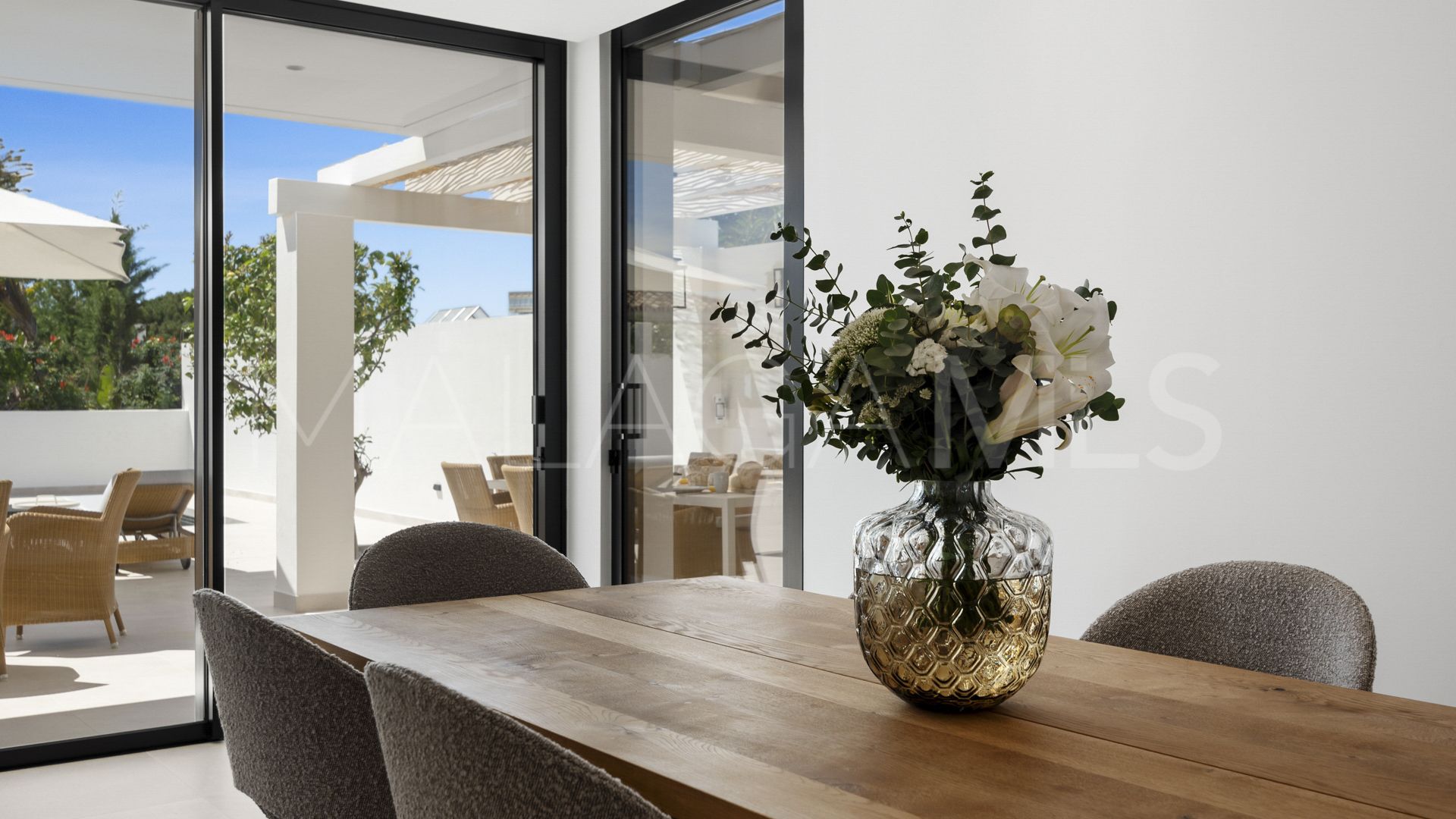 For sale villa with 5 bedrooms in Las Chapas