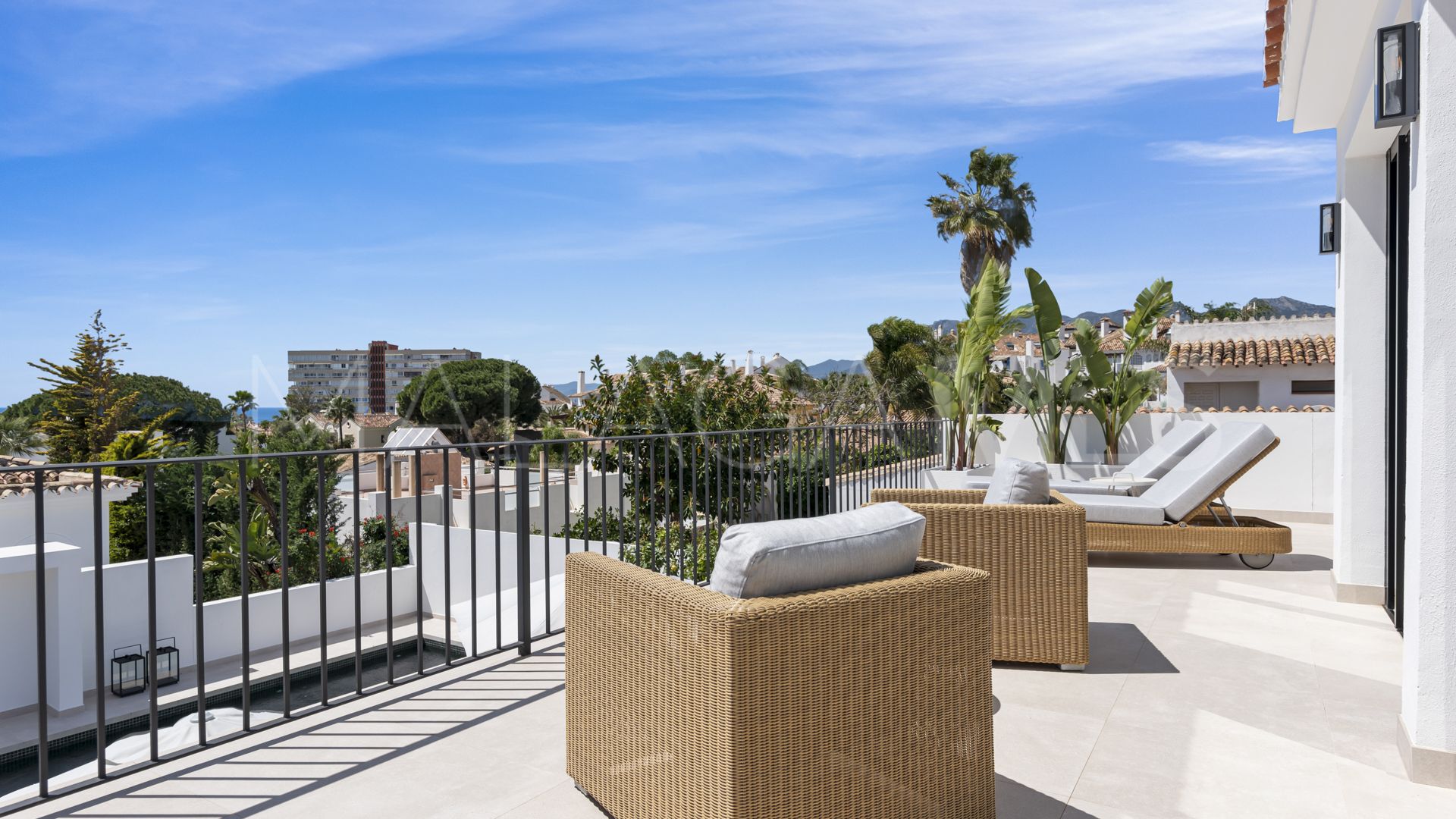 For sale villa with 5 bedrooms in Las Chapas