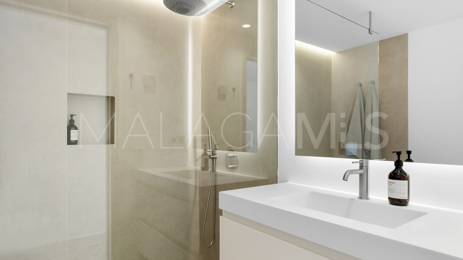 For sale villa with 5 bedrooms in Las Chapas