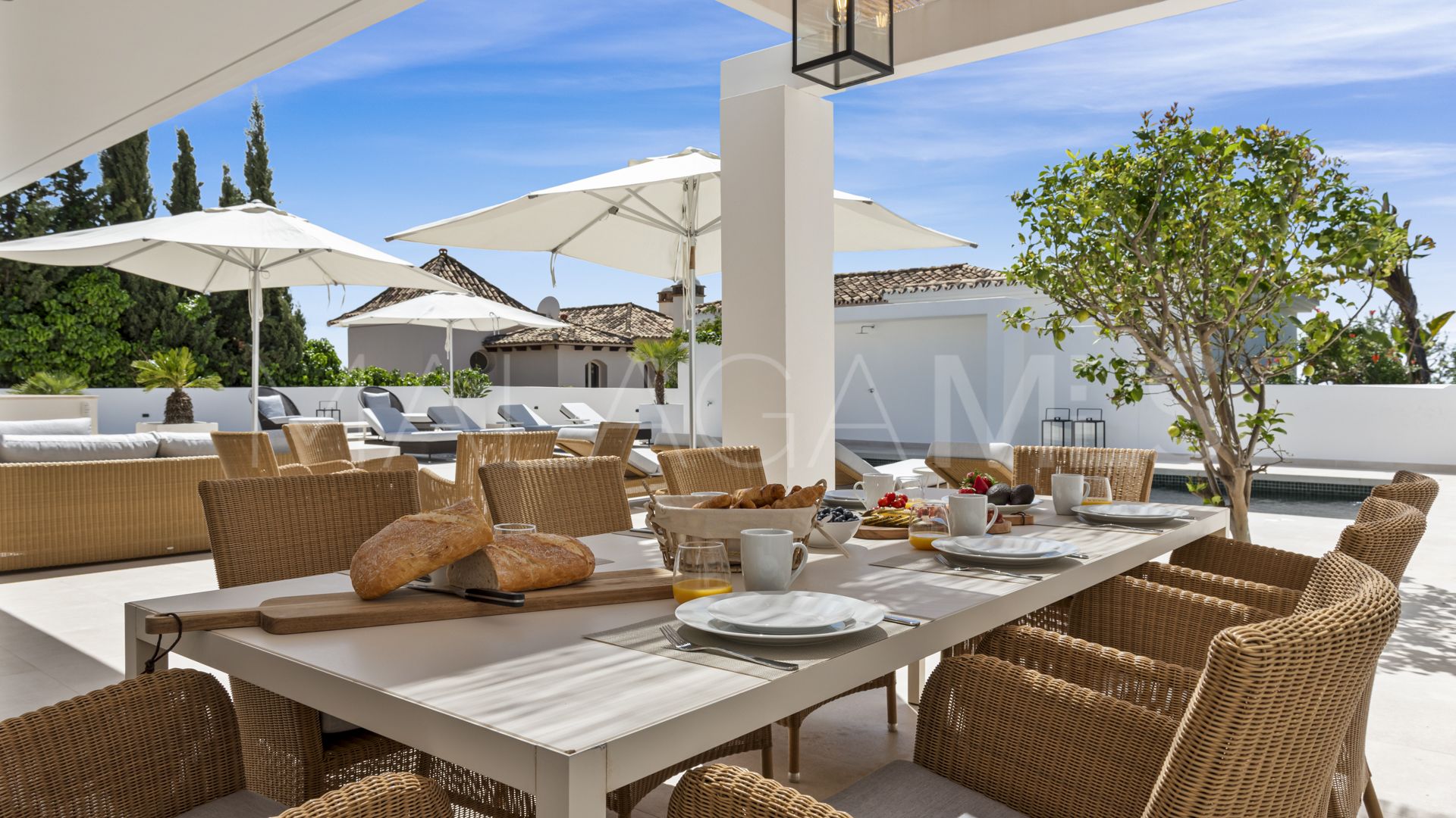 For sale villa with 5 bedrooms in Las Chapas