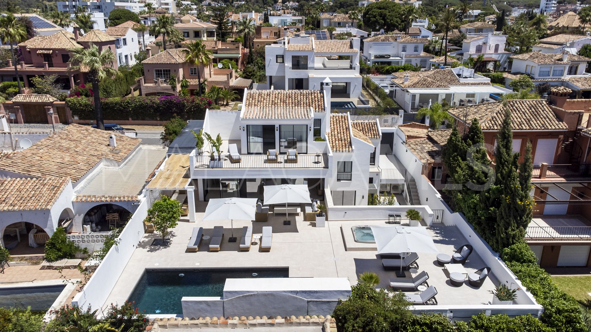 For sale villa with 5 bedrooms in Las Chapas