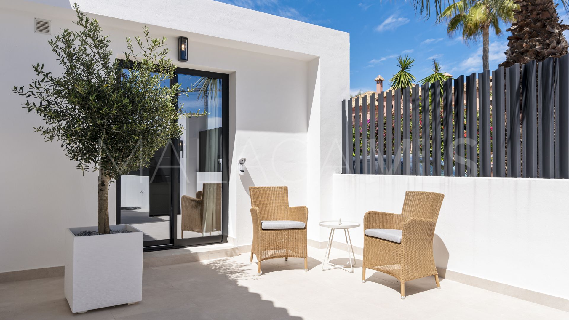 For sale villa with 5 bedrooms in Las Chapas