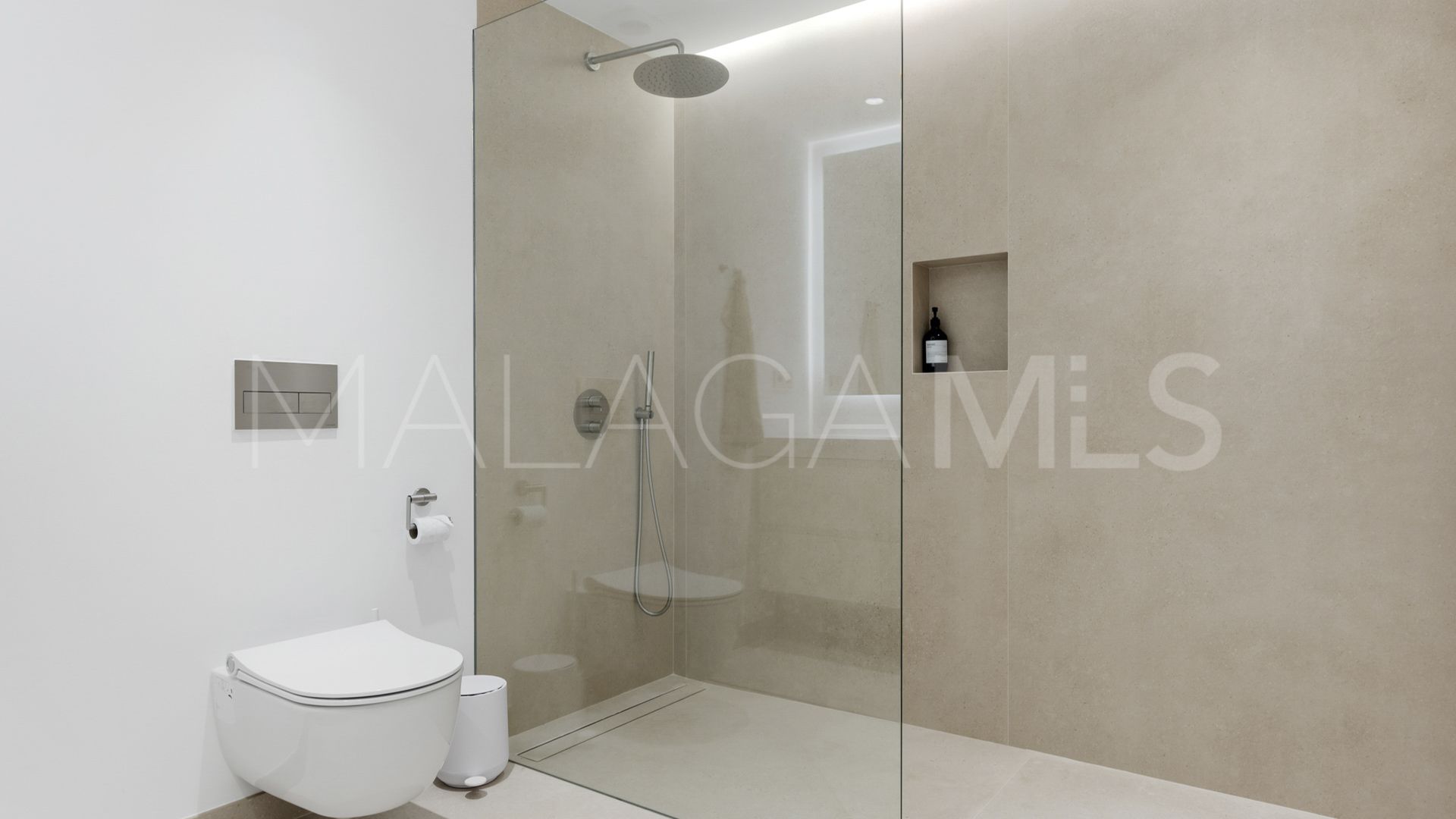 For sale villa with 5 bedrooms in Las Chapas