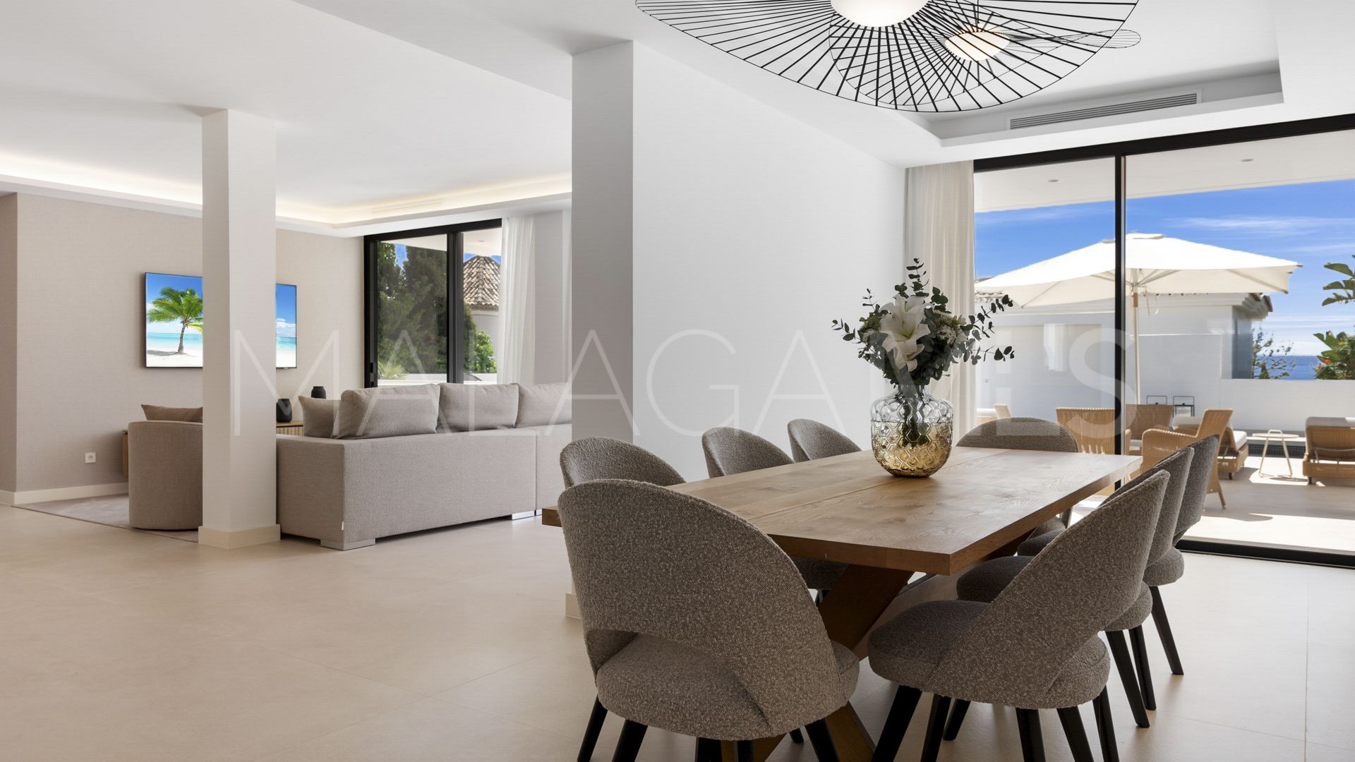 For sale villa with 5 bedrooms in Las Chapas