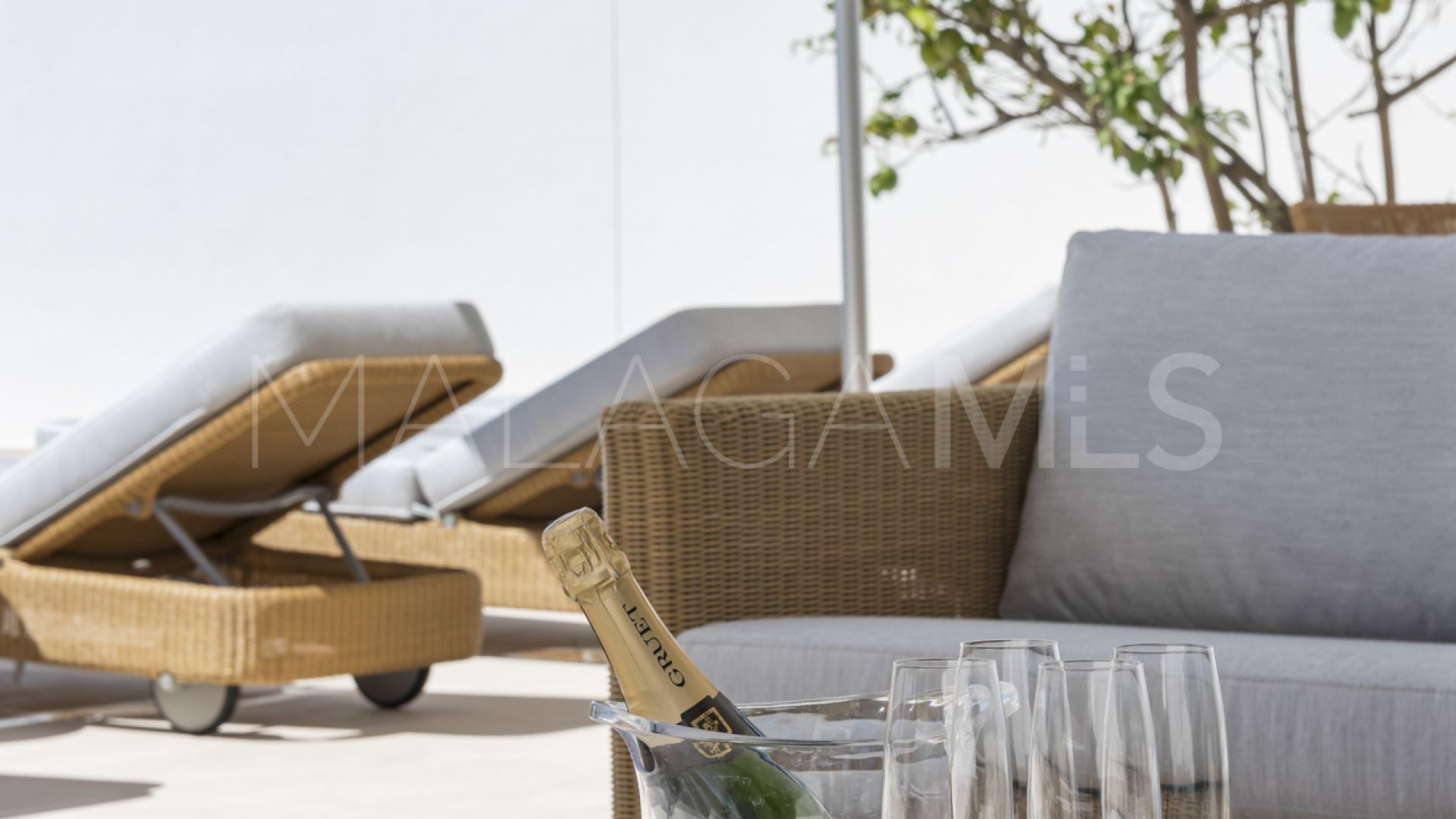 For sale villa with 5 bedrooms in Las Chapas