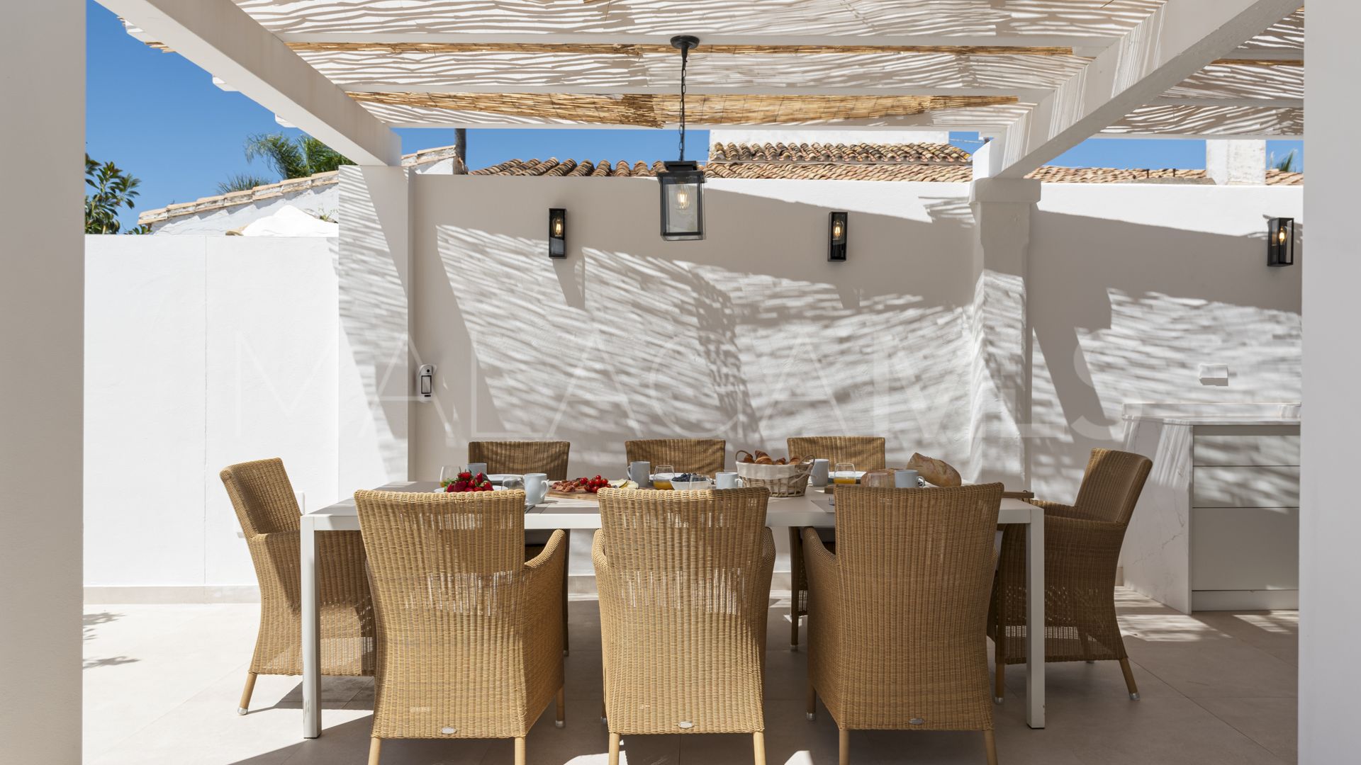 For sale villa with 5 bedrooms in Las Chapas