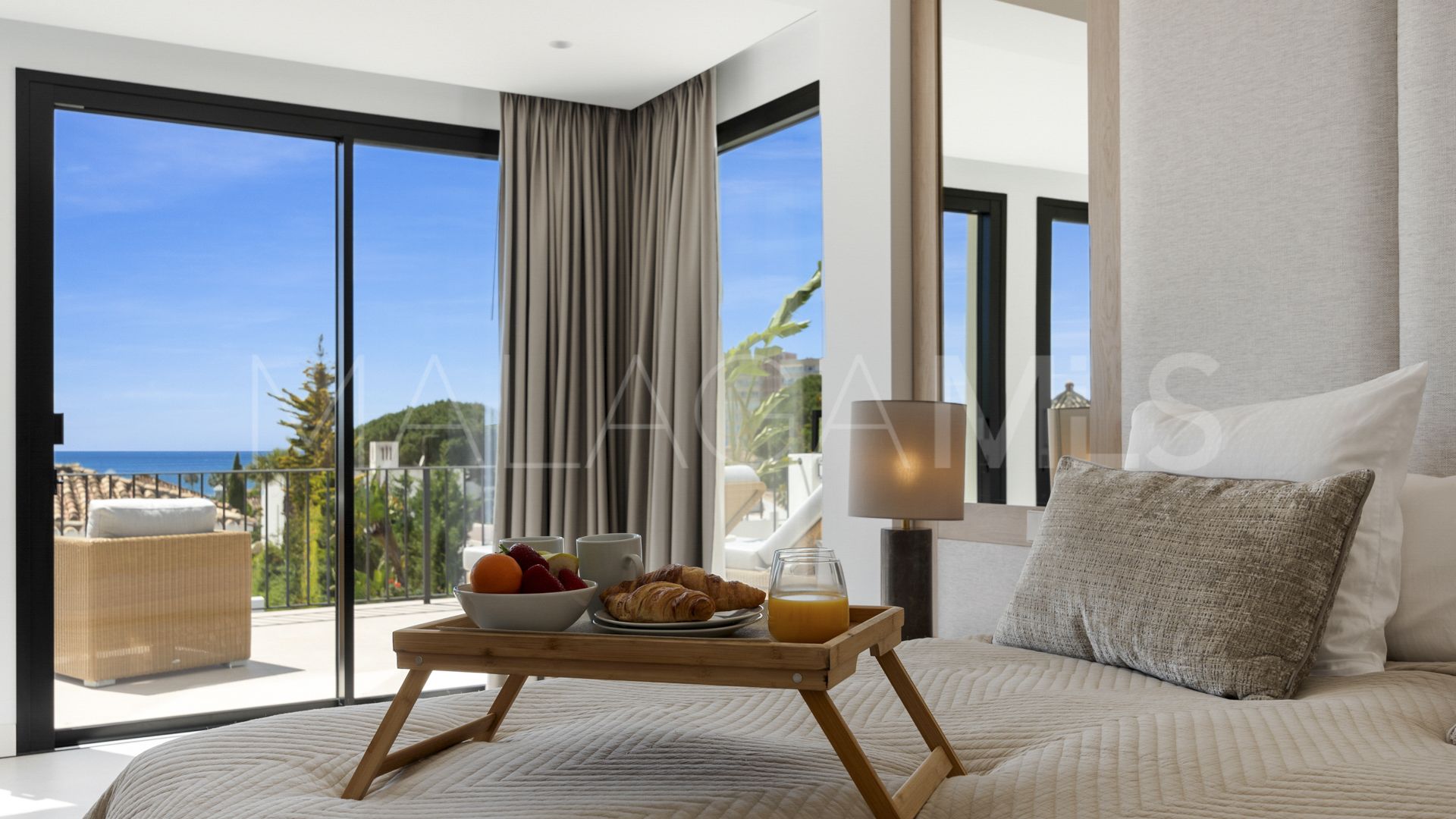 For sale villa with 5 bedrooms in Las Chapas