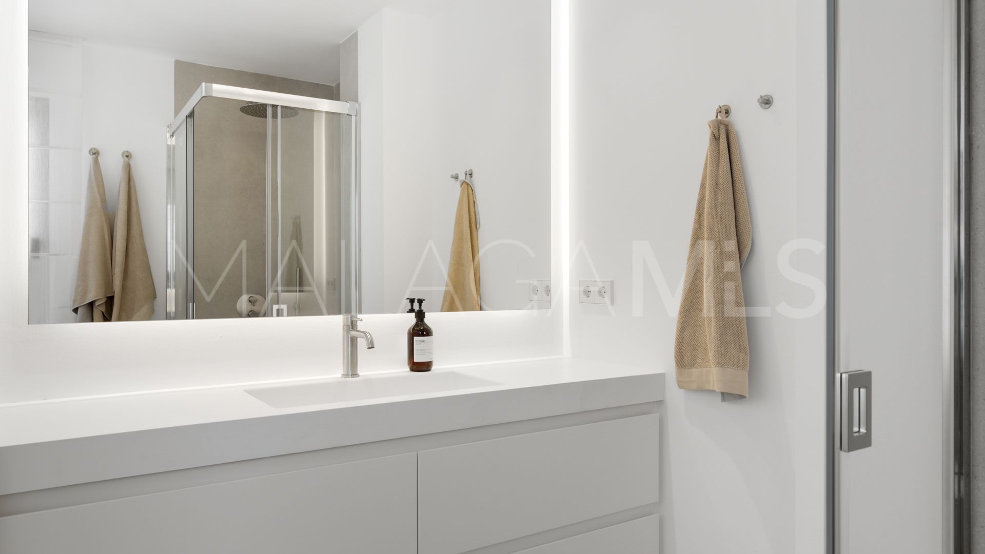 For sale villa with 5 bedrooms in Las Chapas