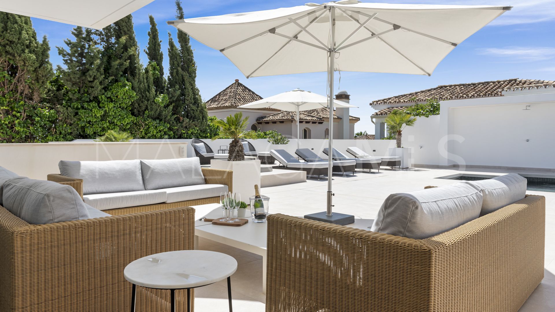 For sale villa with 5 bedrooms in Las Chapas