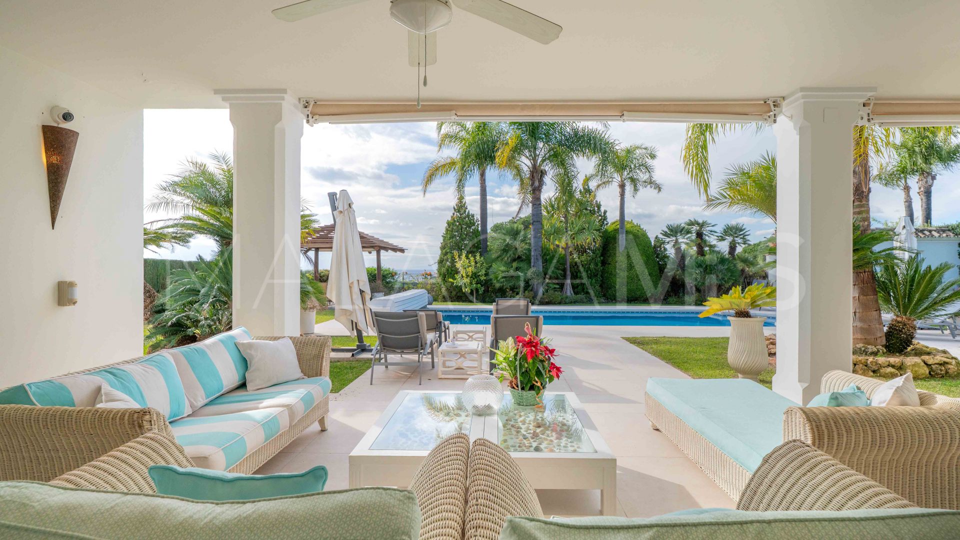 Hus i byn for sale in Elviria