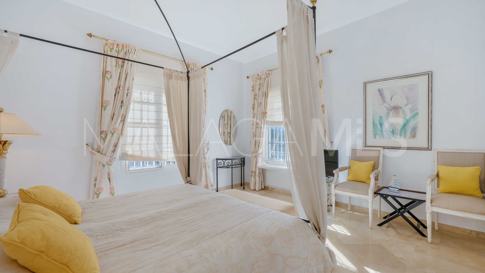 Hus i byn for sale in Elviria