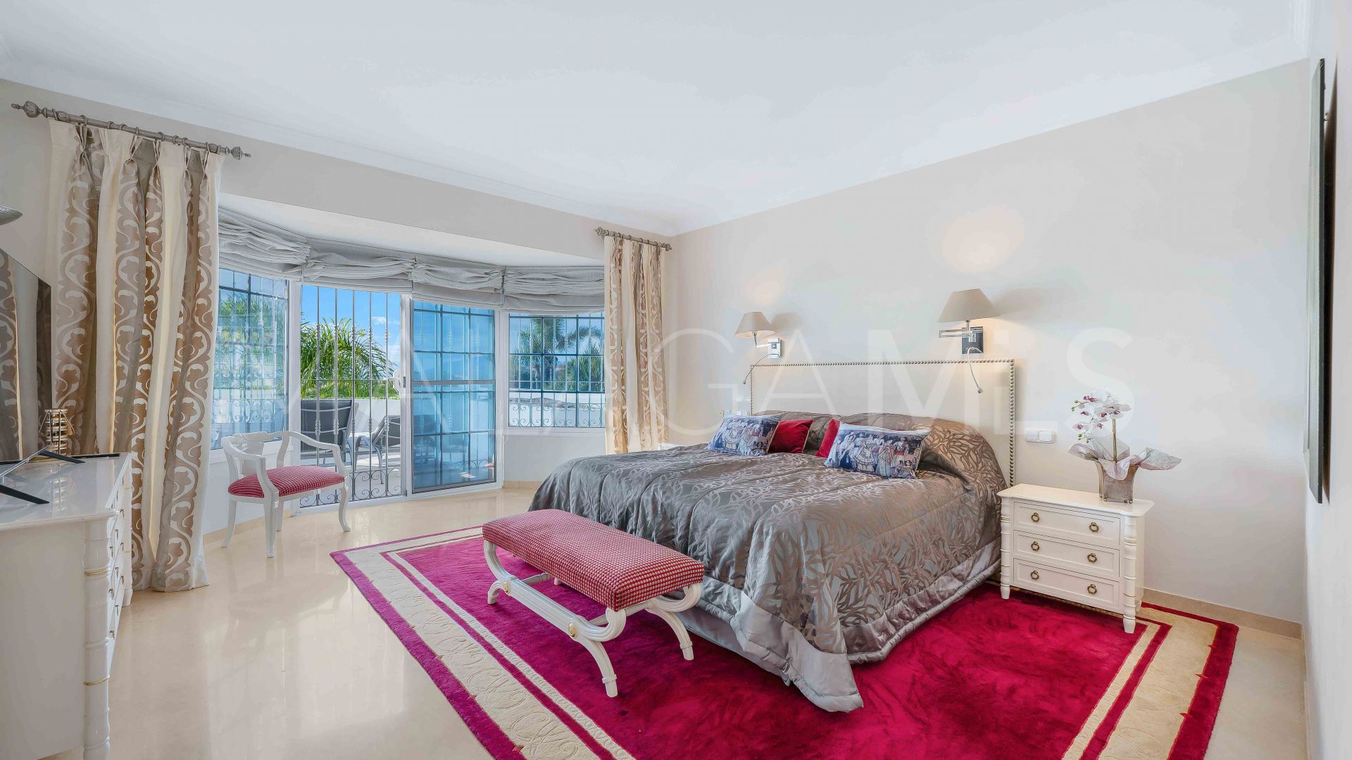 Hus i byn for sale in Elviria