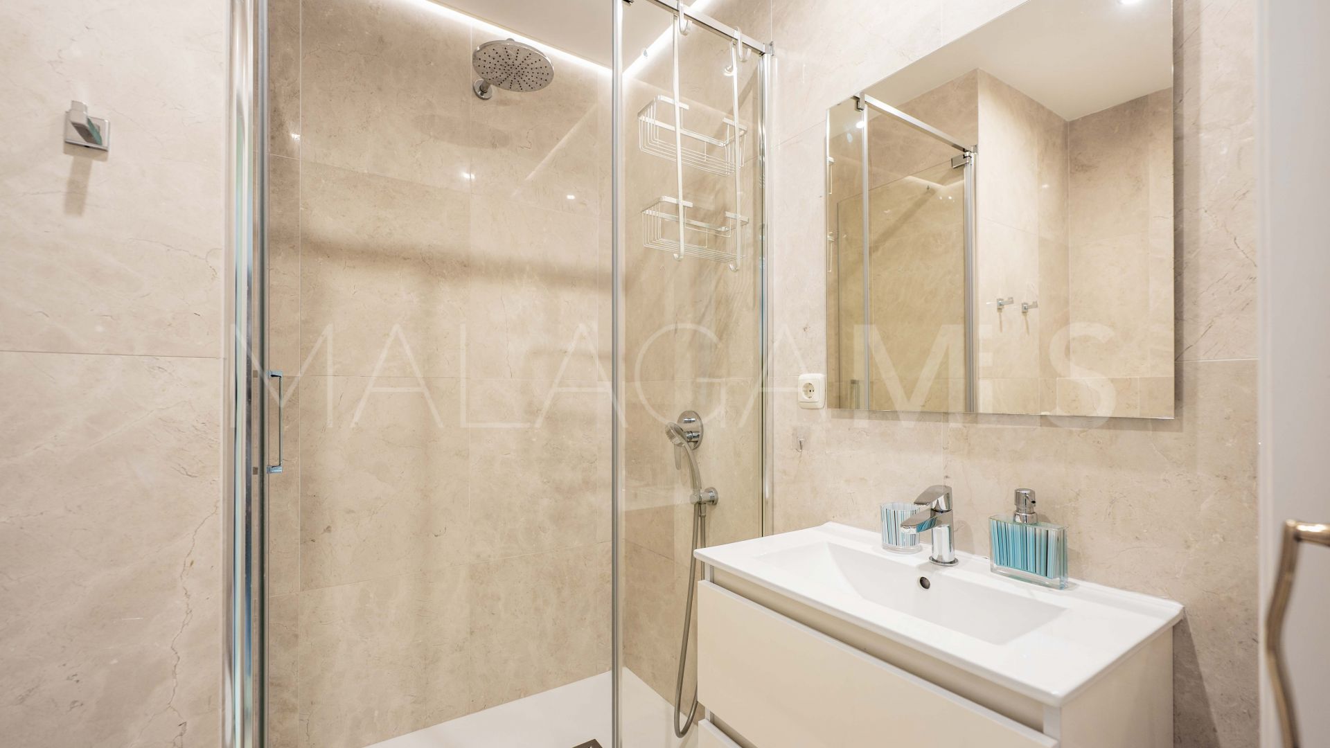 Hus i byn for sale in Elviria