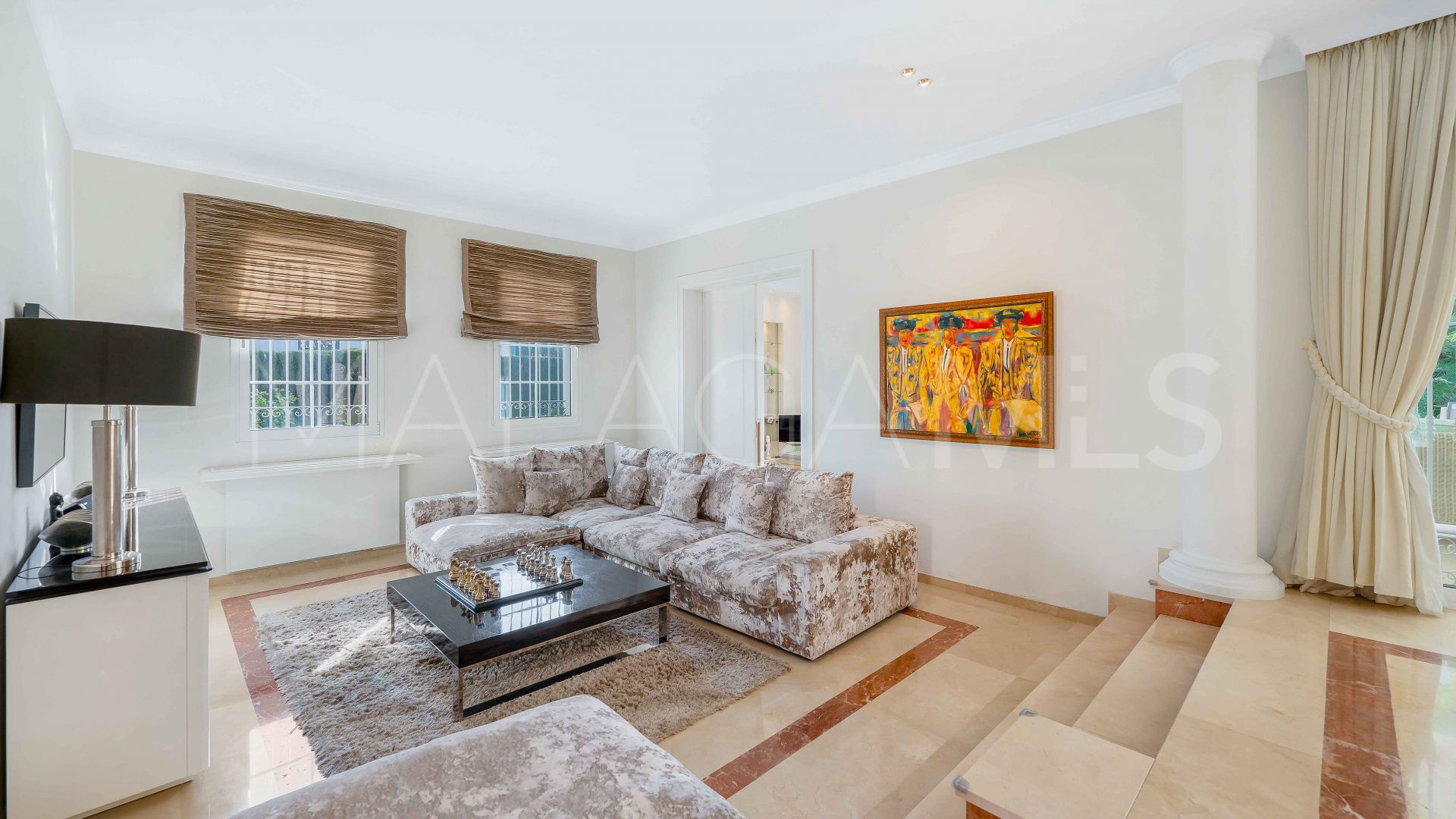 Hus i byn for sale in Elviria