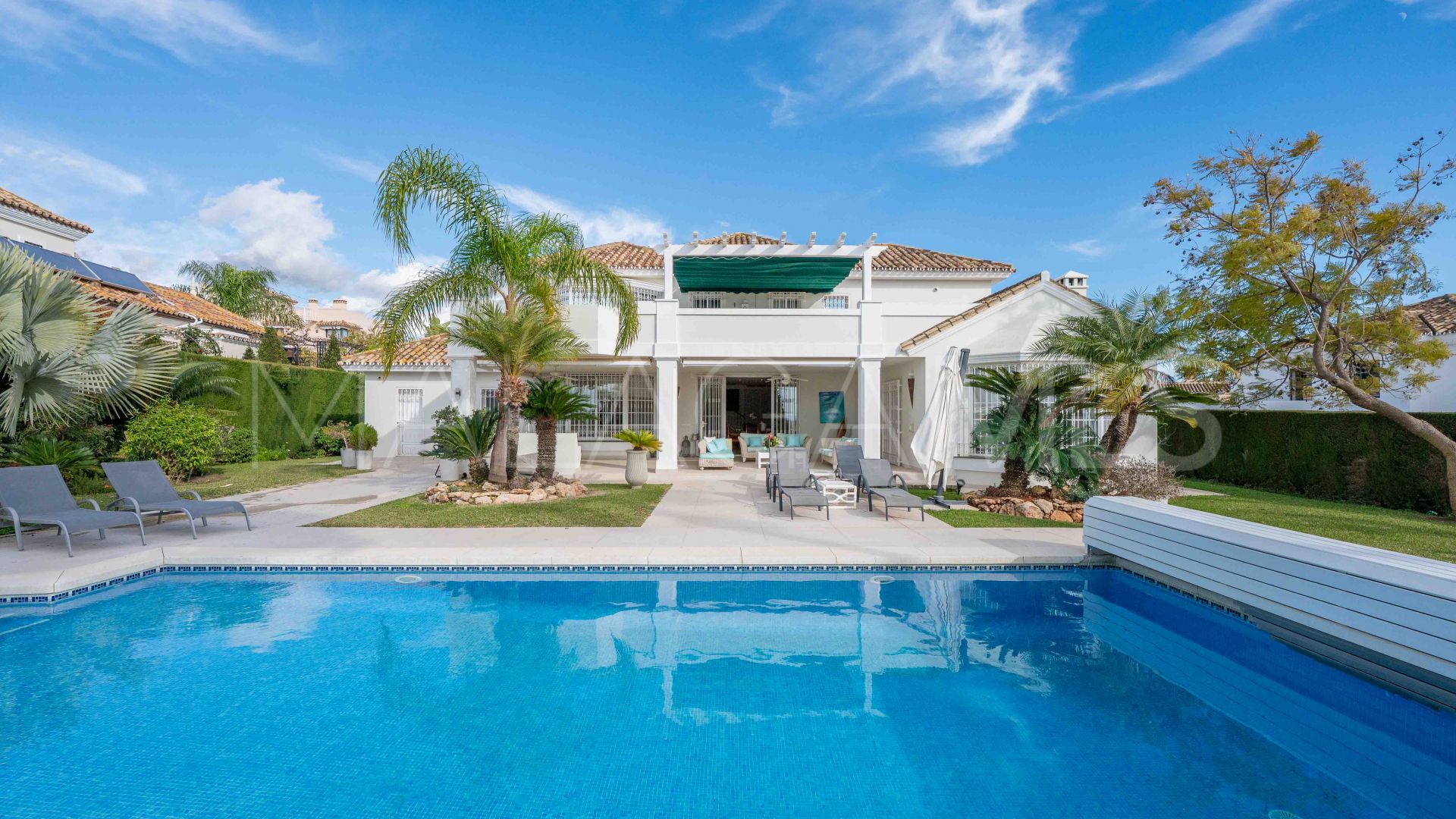 Hus i byn for sale in Elviria