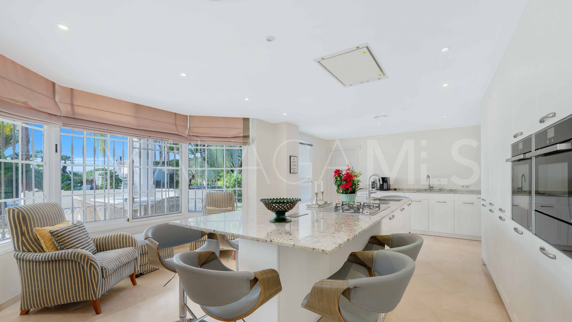 Hus i byn for sale in Elviria