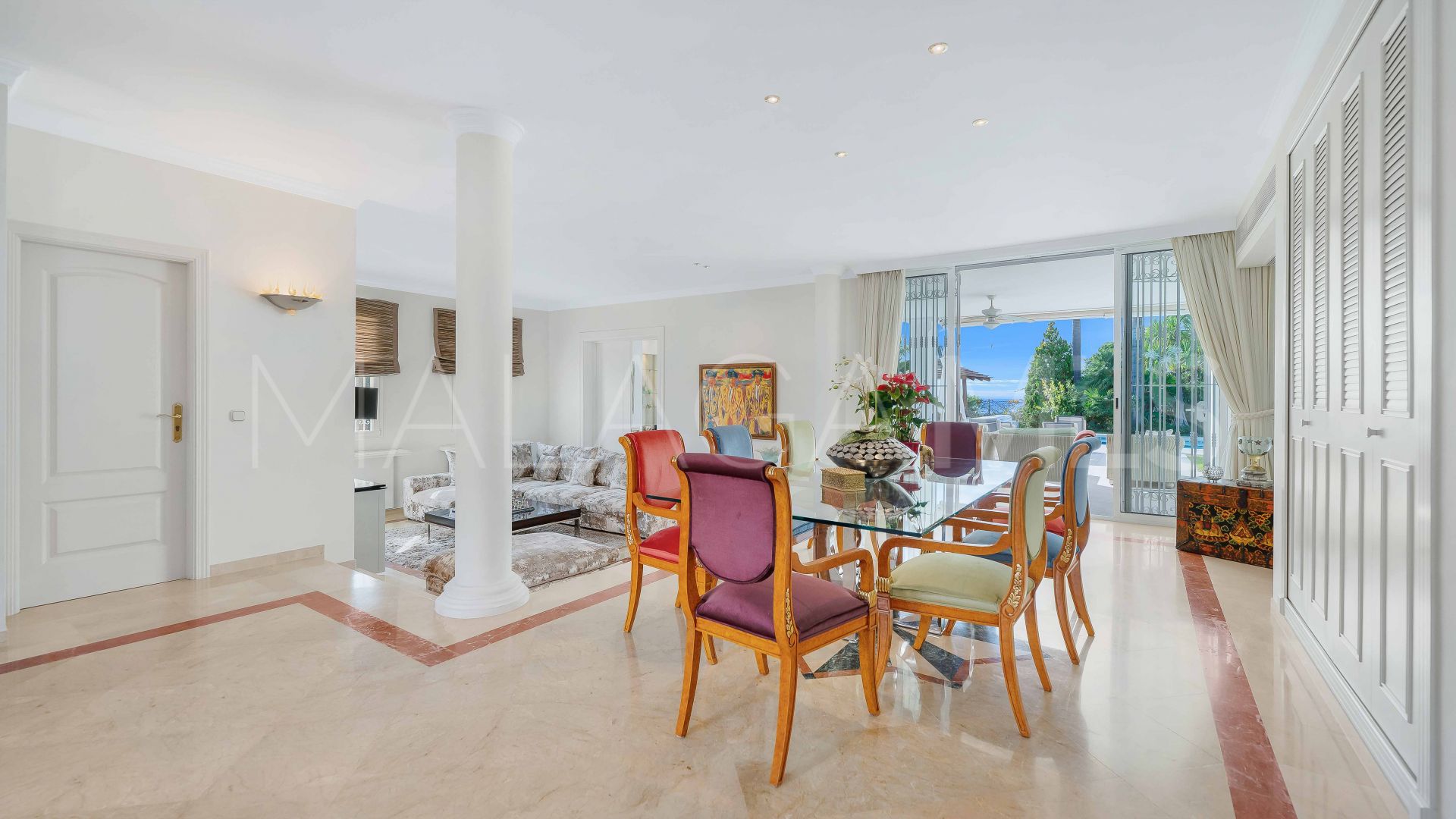 Hus i byn for sale in Elviria