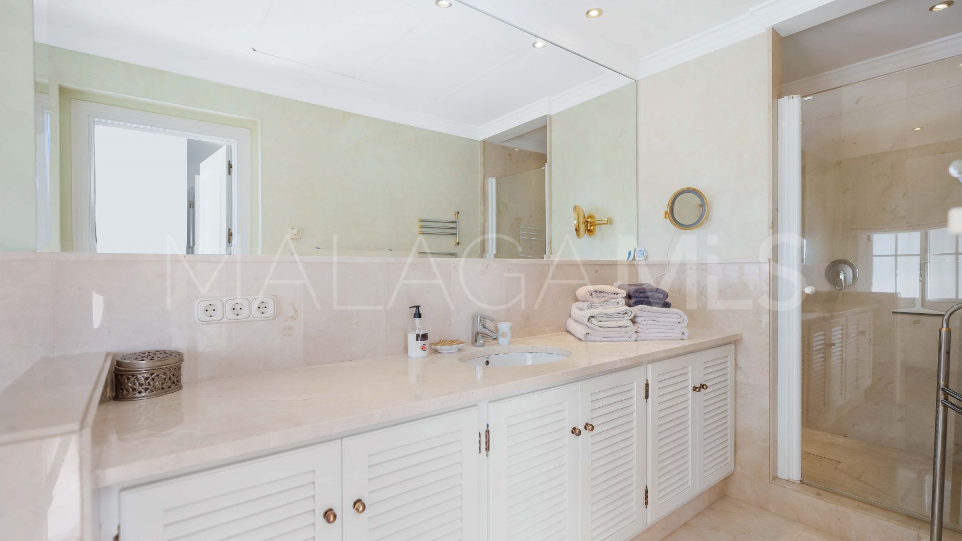 Hus i byn for sale in Elviria