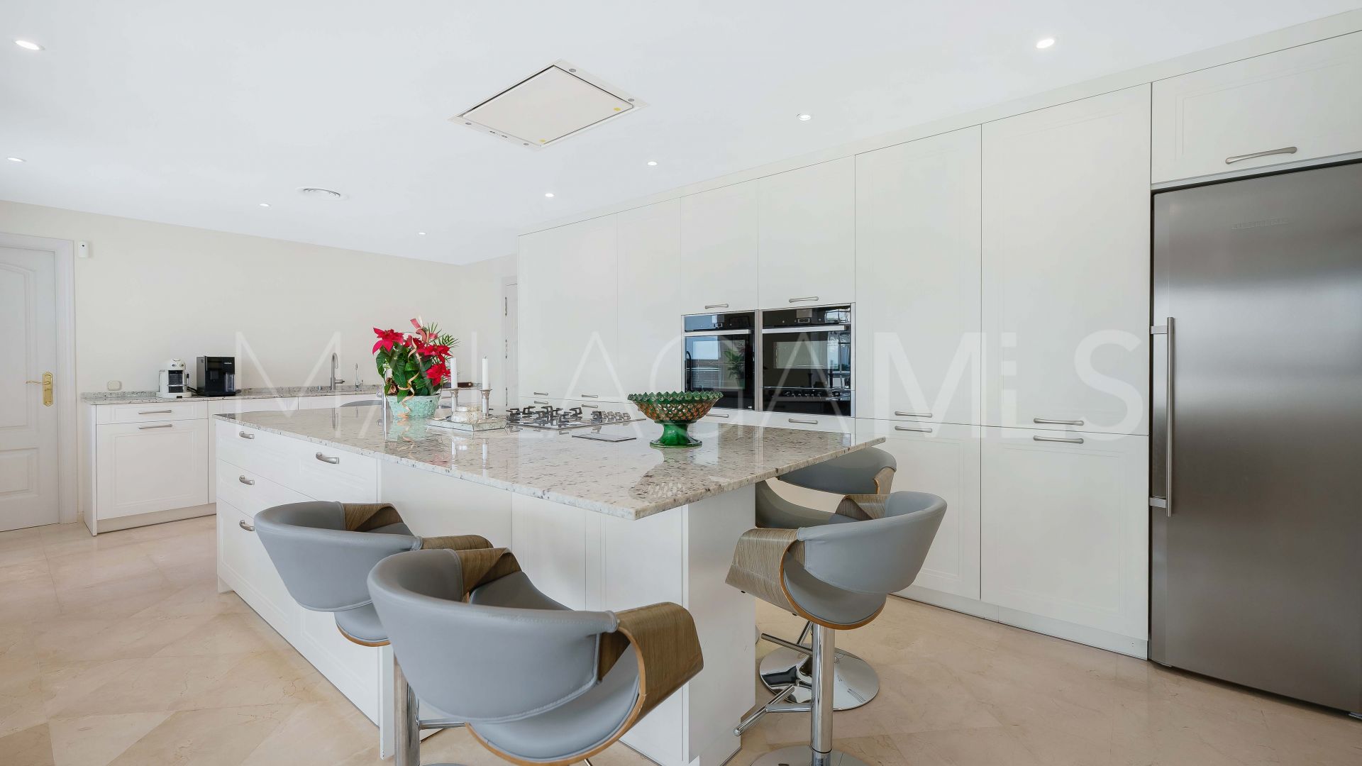 Hus i byn for sale in Elviria