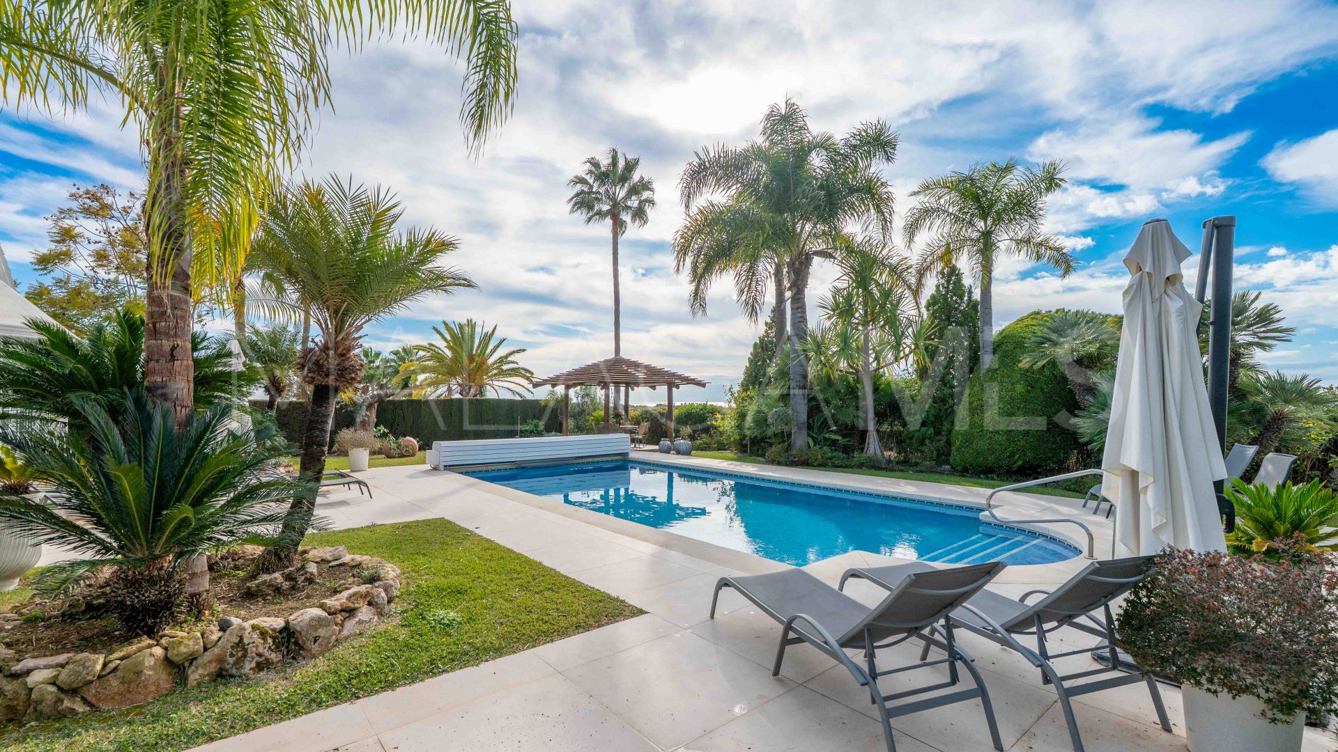 Hus i byn for sale in Elviria