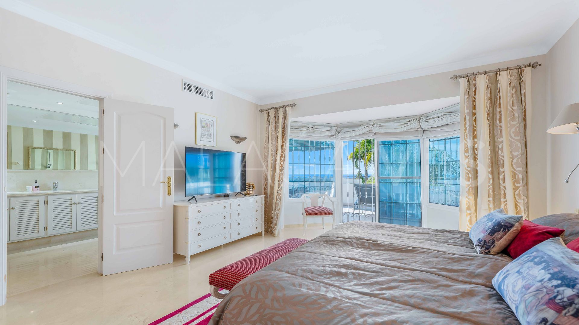 Hus i byn for sale in Elviria