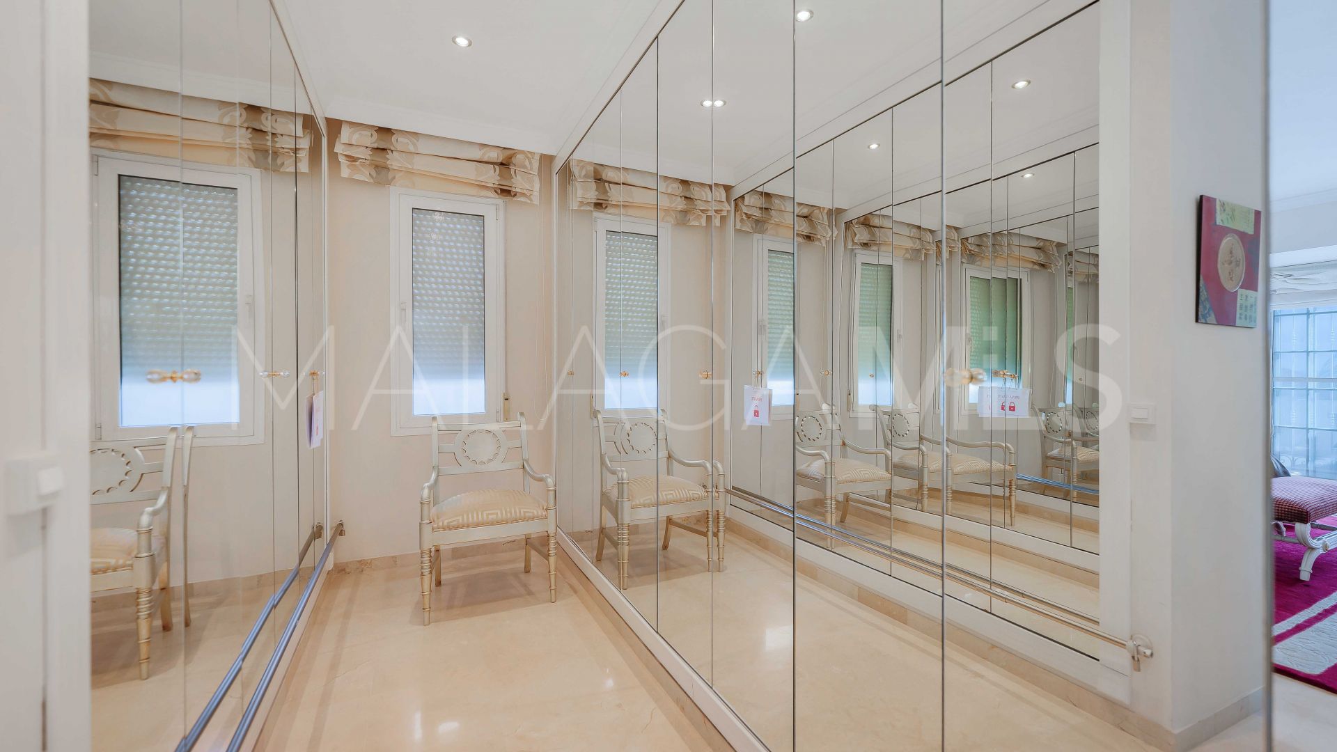 Hus i byn for sale in Elviria