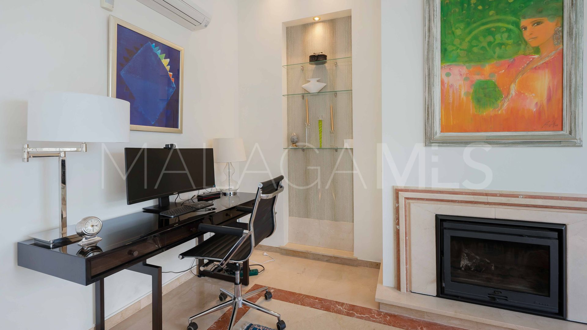 Hus i byn for sale in Elviria
